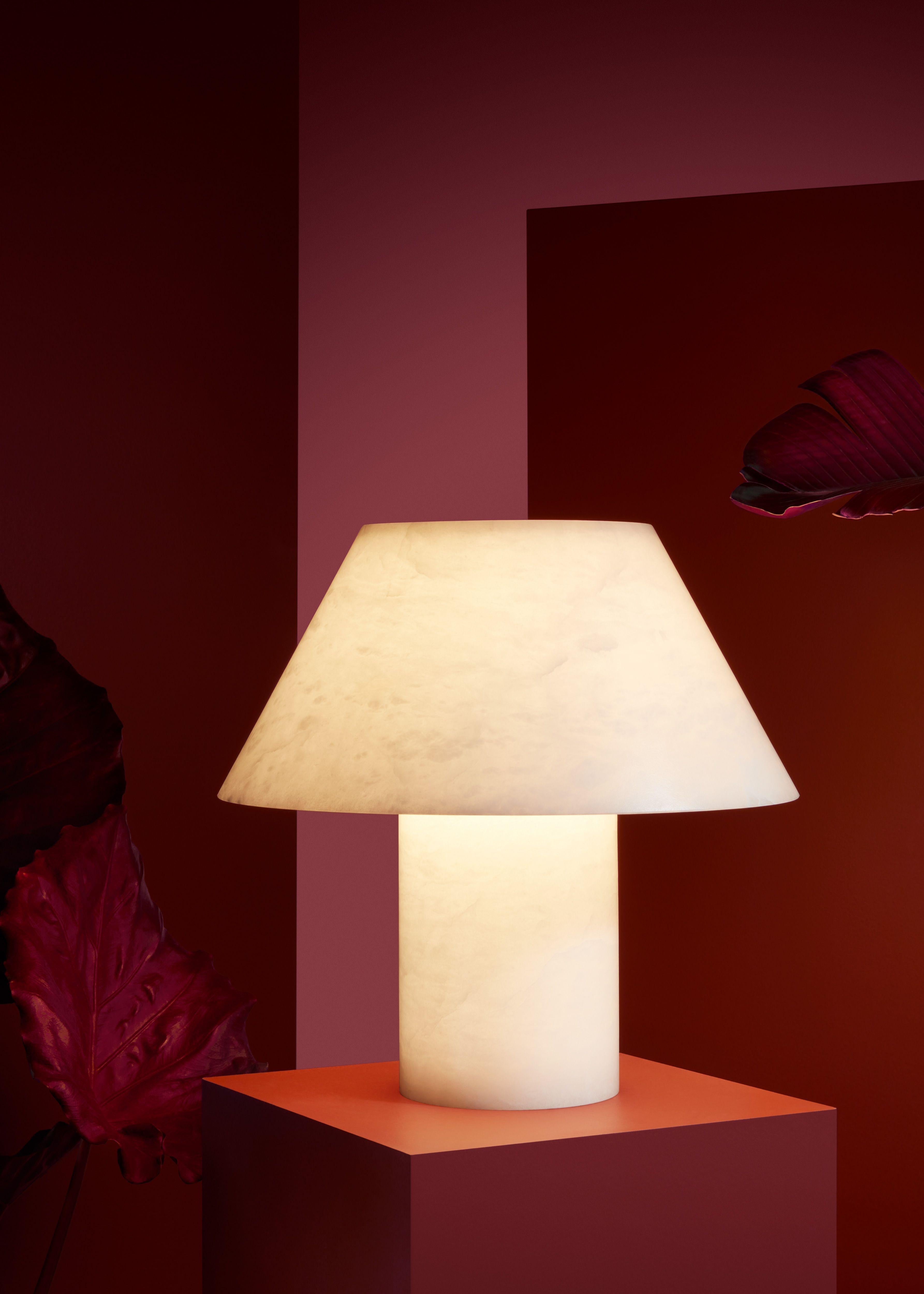 Espagnol Lampe de bureau d'extérieur Petra M GR en albâtre par Jordi Veciana 2020 en vente