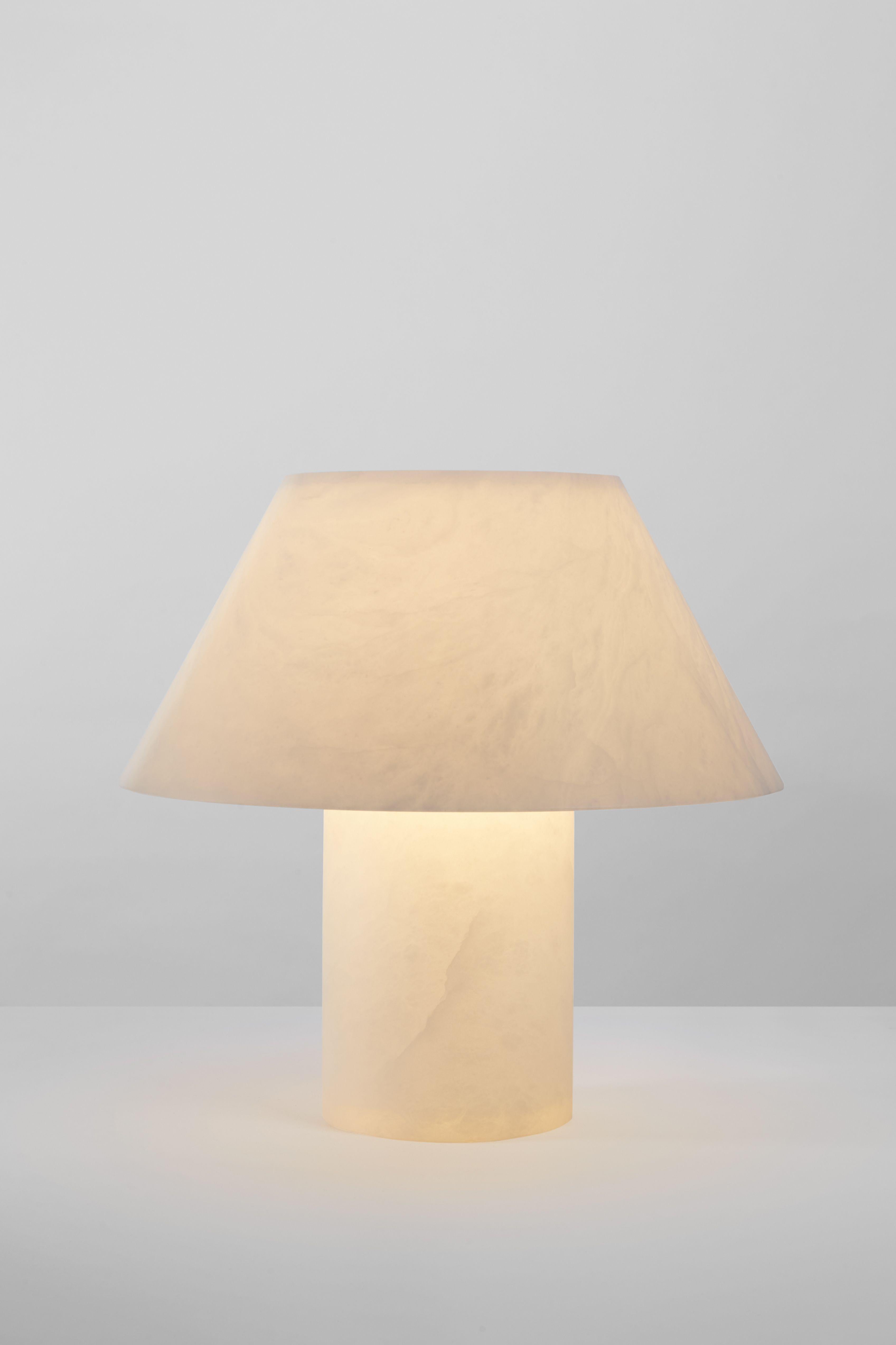 Petra M GR Outdoor


Lampada da tavolo per esterni. Base e diffusore in alabastro. Dimmer inserito nel cavo elettrico. Di Jordi Veciana 2020. Prodotto da Parachilna.


Una base cilindrica, un paralume conico entrambi ricavati da un unico pezzo di