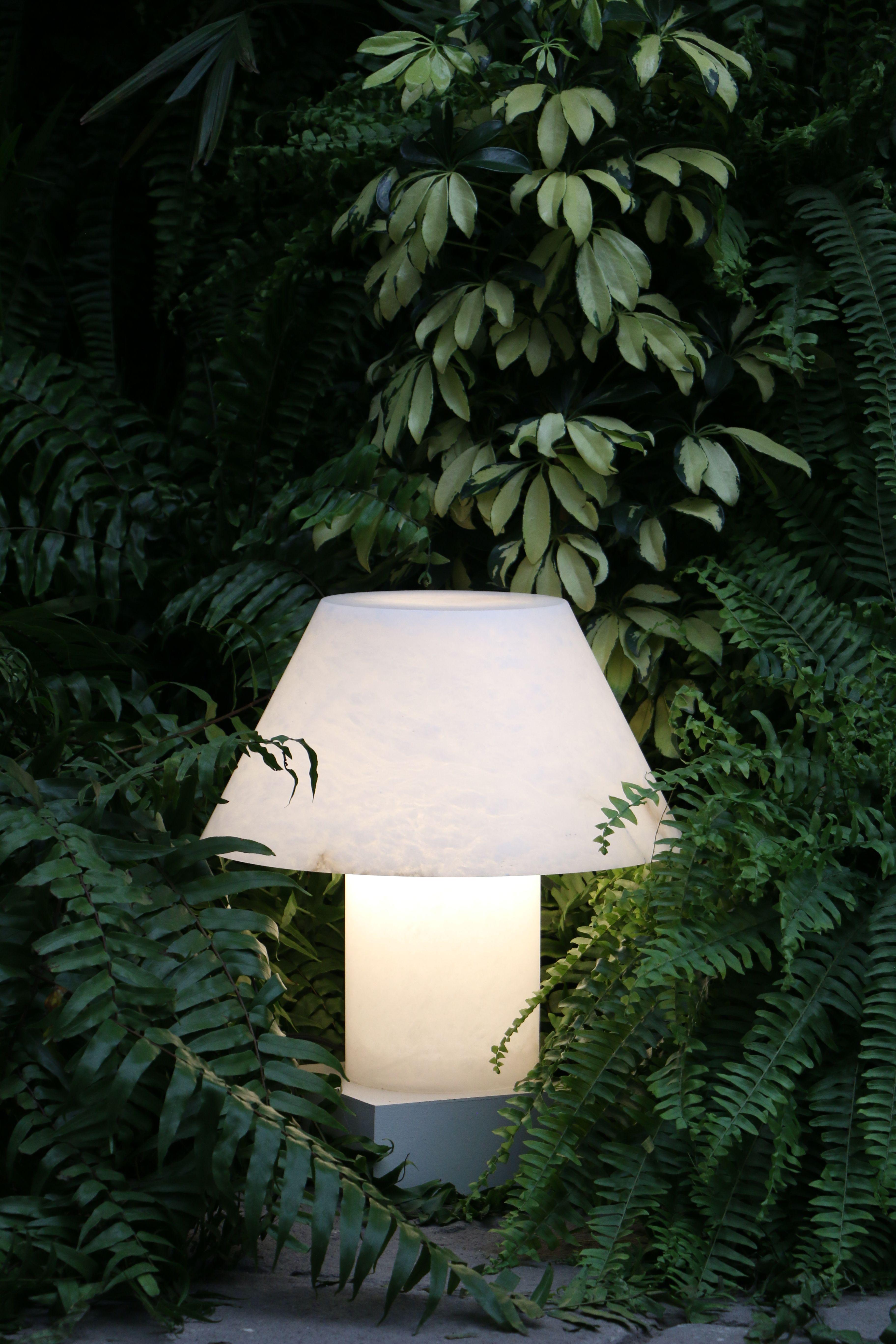 Espagnol Lampe de table d'extérieur Petra M Me en albâtre par Jordi Veciana 2020 en vente