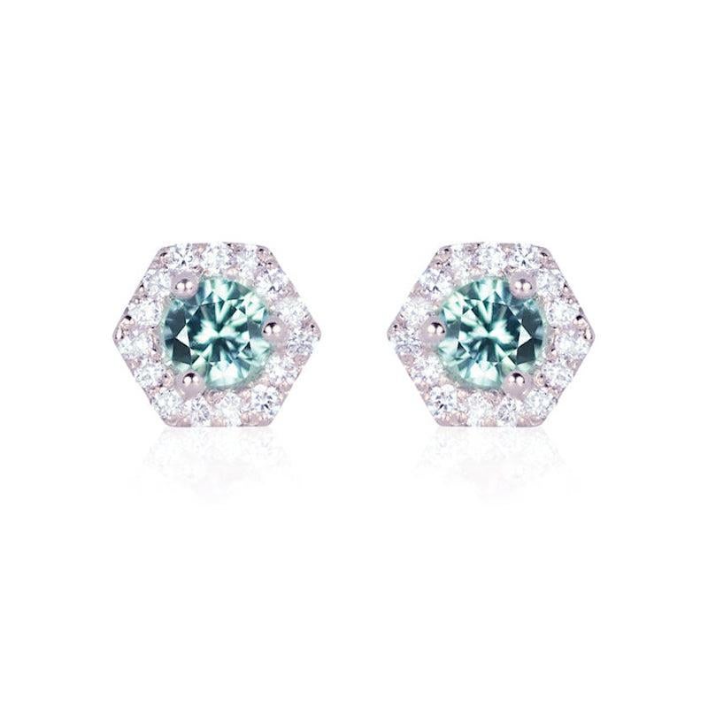 Mini Green Sapphire Hexagon Diamond Halo Stud Earrings in 18k Gold.

From PETRA collection inspired by landscape.

SIZE: 4.5 mm 

MATERIALS:
18k gold - round cut fine quality natural Green sapphires weighing 0.12 ct in total, tiny FG VS quality