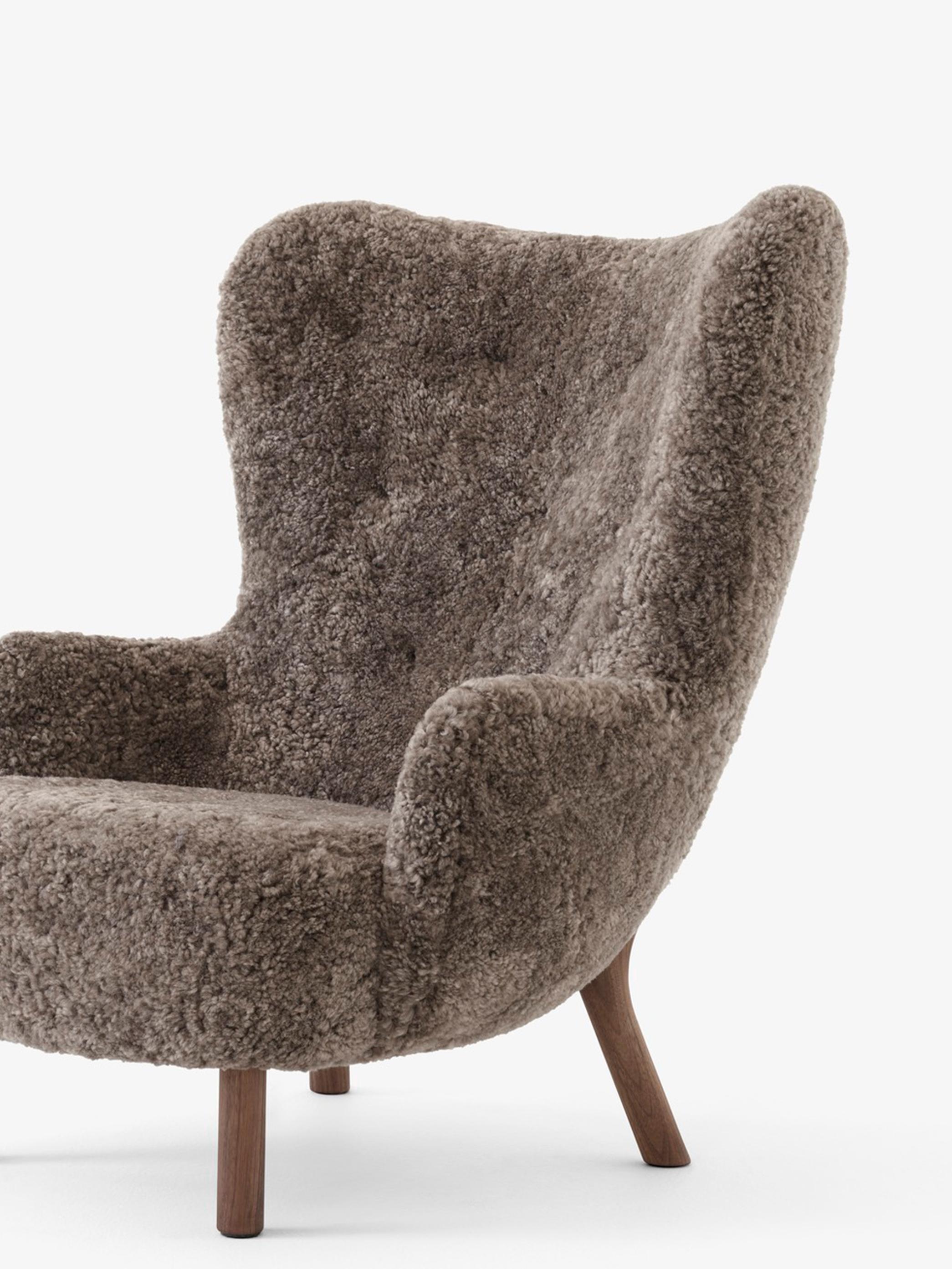 Montone Petra VB3 Lounge Chair-Pelle di pecora Sahara e noce- Viggo Boesen per &Tradition in vendita