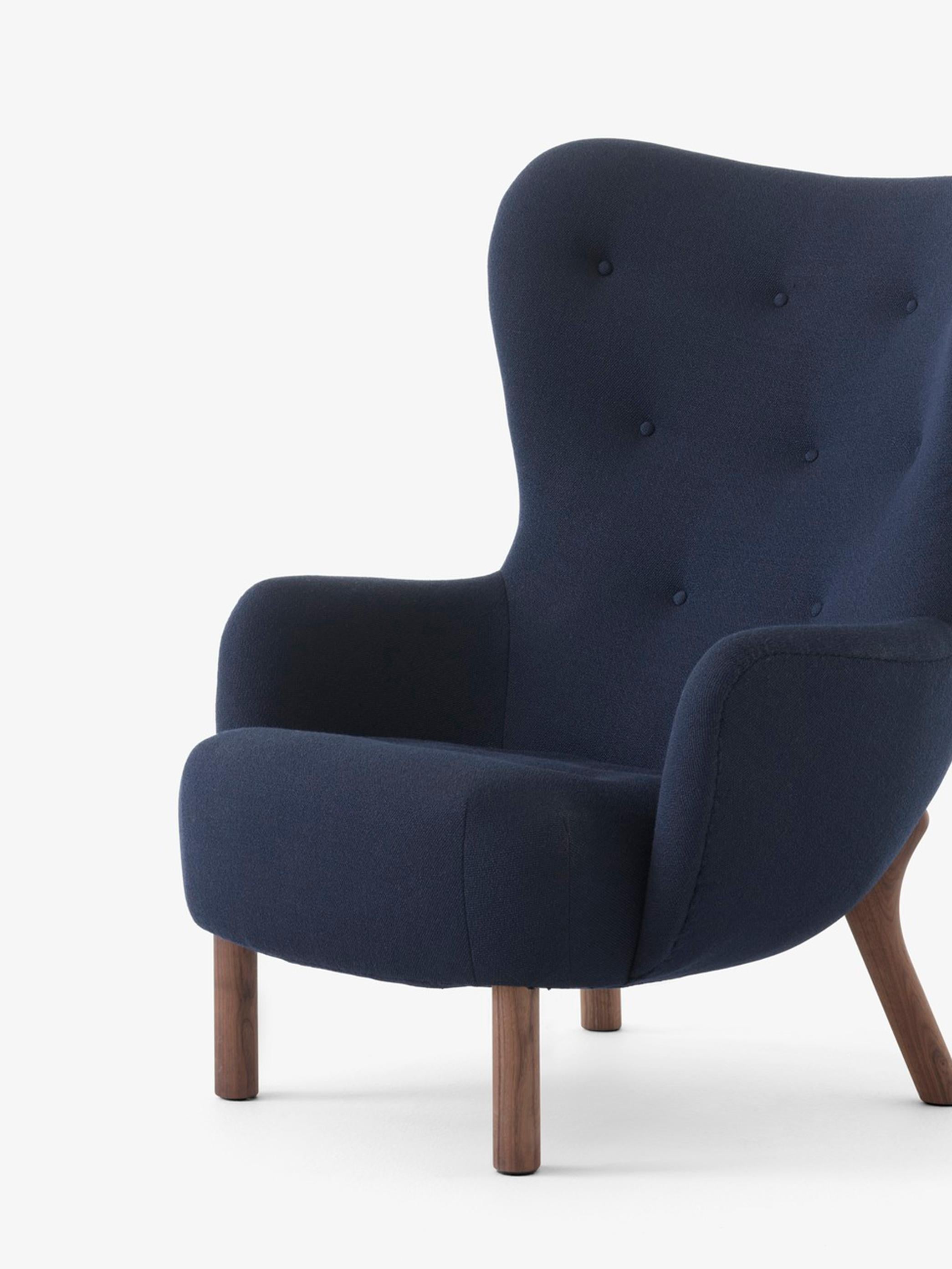 XXIe siècle et contemporain Petra VB3 Lounge Chair- Vidar554 Fabric Kvadrat & Walnut- by Viggo Boesen for &T en vente