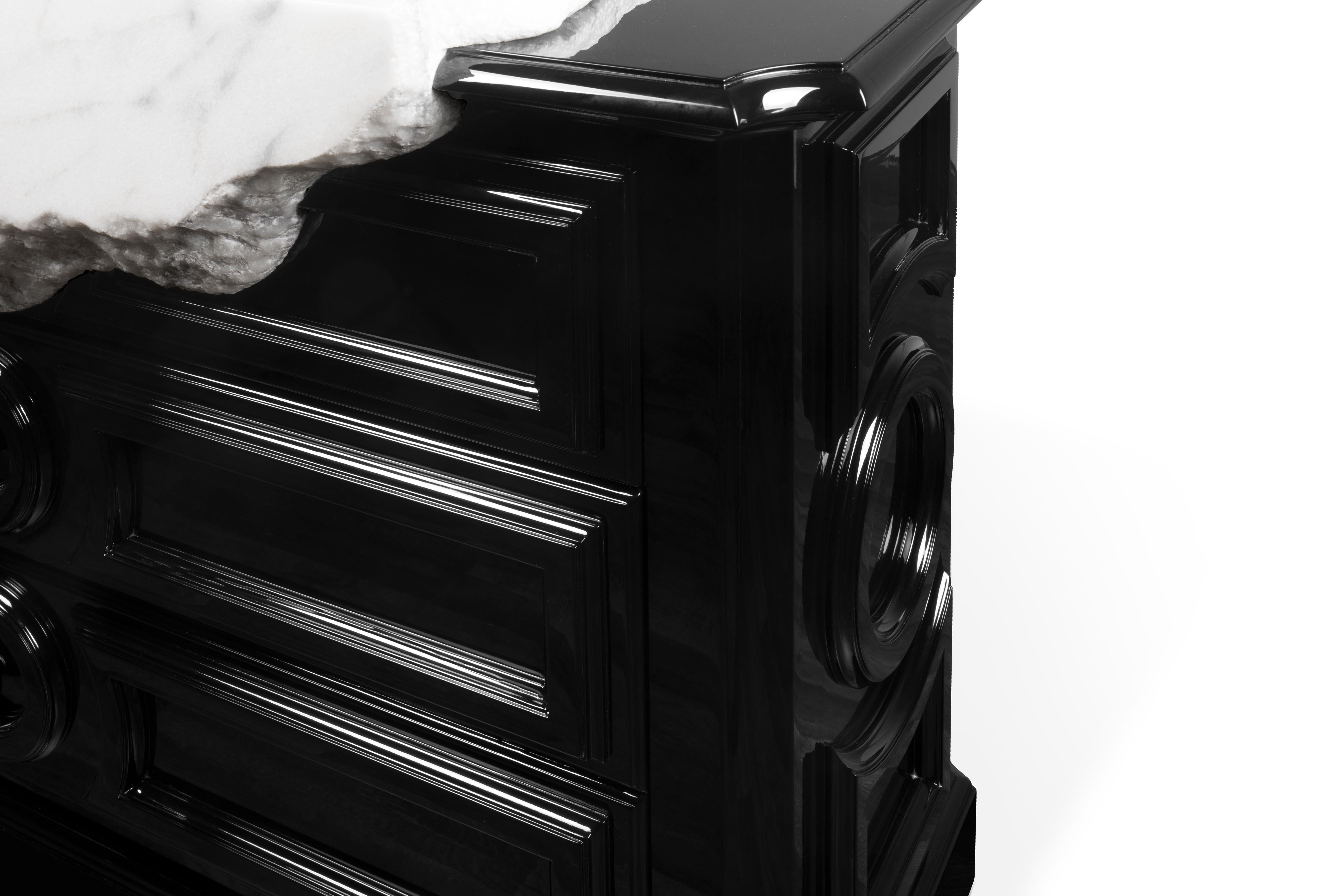 Modern Petra Washbasin with High Gloss Black Lacquered Wood Structure
