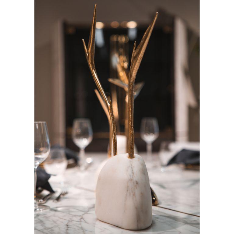 Introducing Pétrea, an extraordinary large-size sculpture inspired by the diverse beauty of flowers in nature, specifically the exquisite Strelitziaceae family. This magnificent piece breathes life into any space, capturing the essence of floral