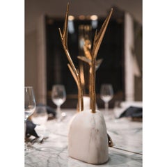 Pétrea II – Sculptural Floral Centerpiece with Decorative Presence