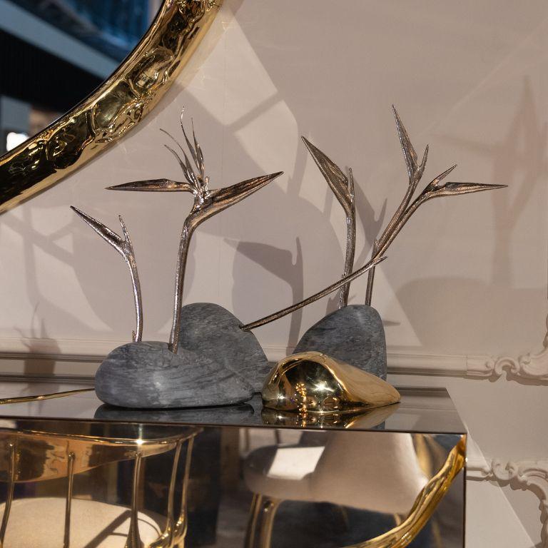 Brass Pétrea II – Sculptural Floral Centerpiece with Decorative Presence For Sale