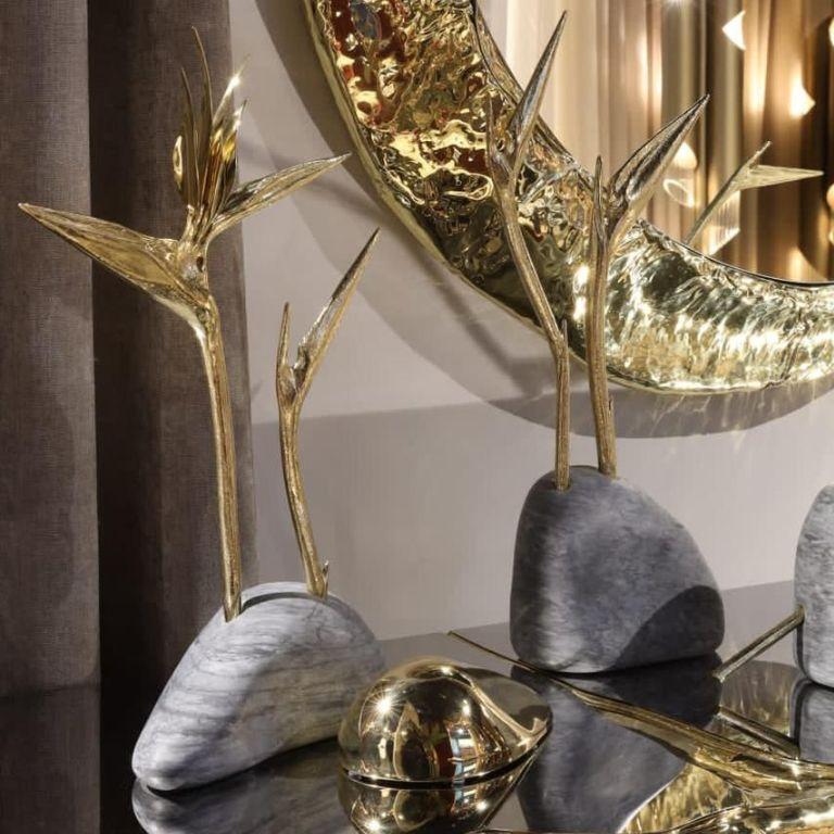 Pétrea III: Blumenskulptur - Perfektes Mittelstück und dekoratives Element (Portugiesisch) im Angebot