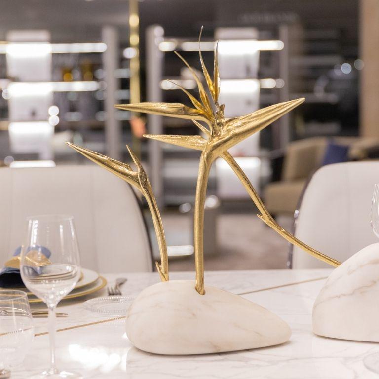 Fait main Pétrea III – Nature-Inspired Marble and Gold Sculpture en vente