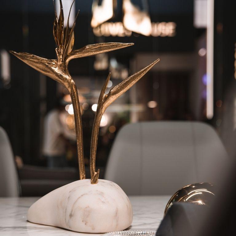 Pétrea III – Nature-Inspired Marble and Gold Sculpture Neuf - En vente à Porto, PT