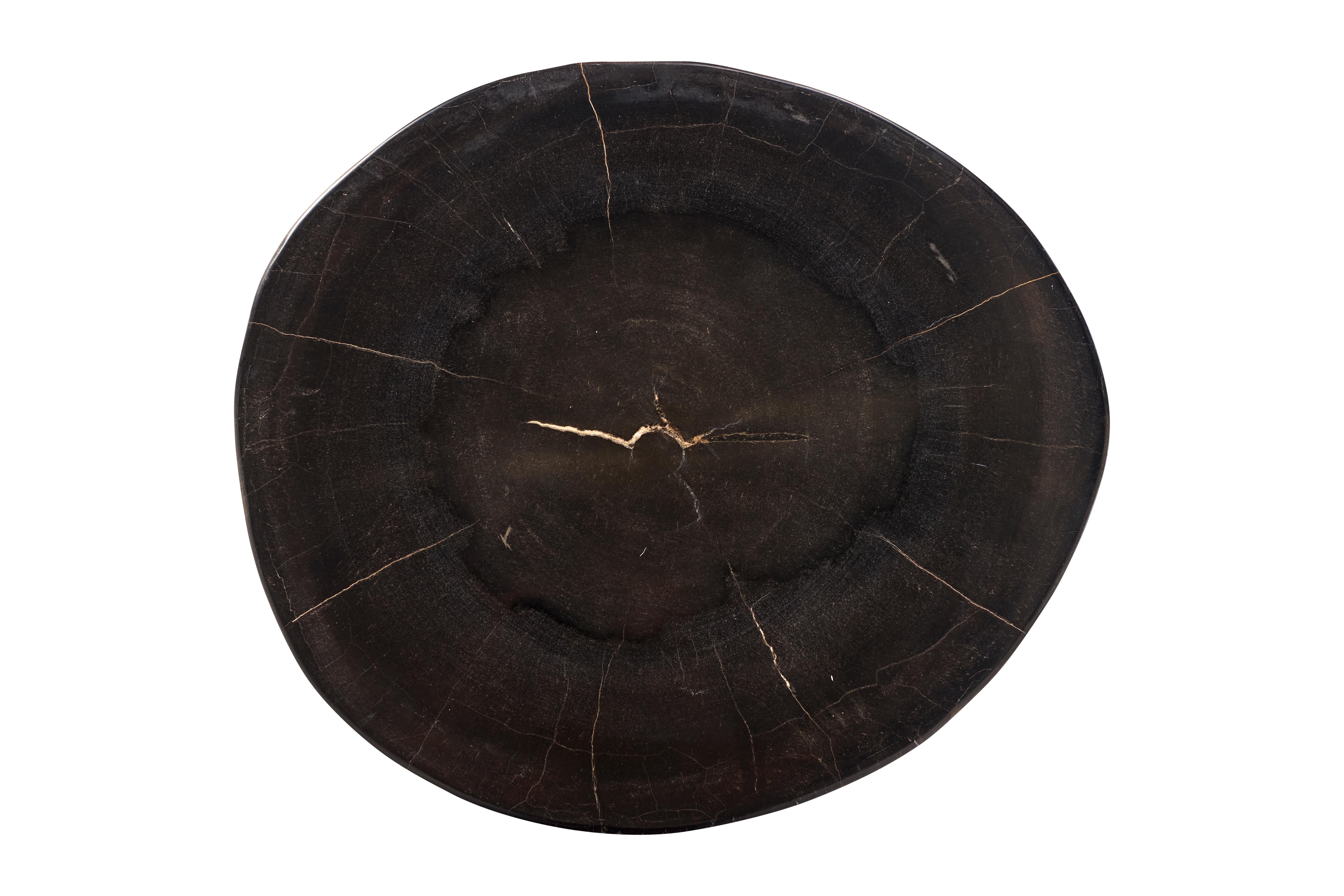 Organique Table d'appoint en pierre massive d'onyx pétrifié en vente