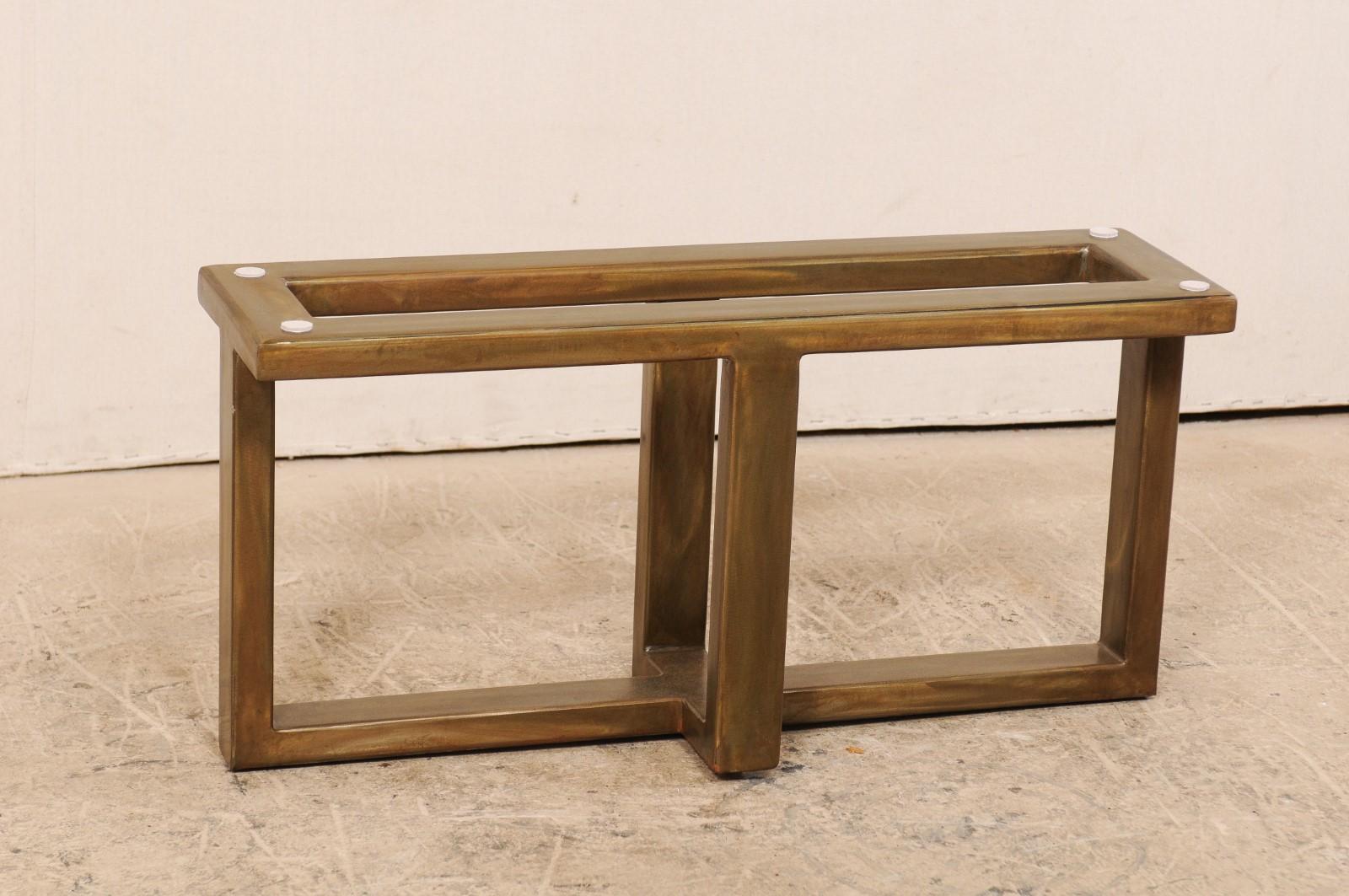 Table basse ou banc en bois pétrifié avec base en métal moderne et élégante en vente 4
