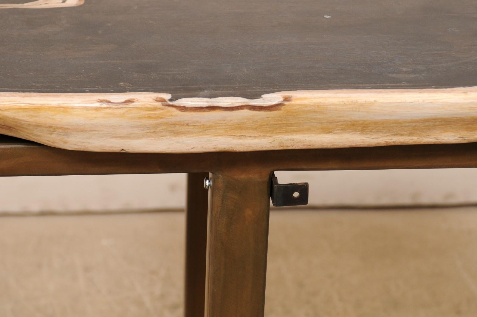 Konsolentisch aus versteinertem Holz auf modernem, maßgefertigtem Sockel (Versteinertes Holz) im Angebot