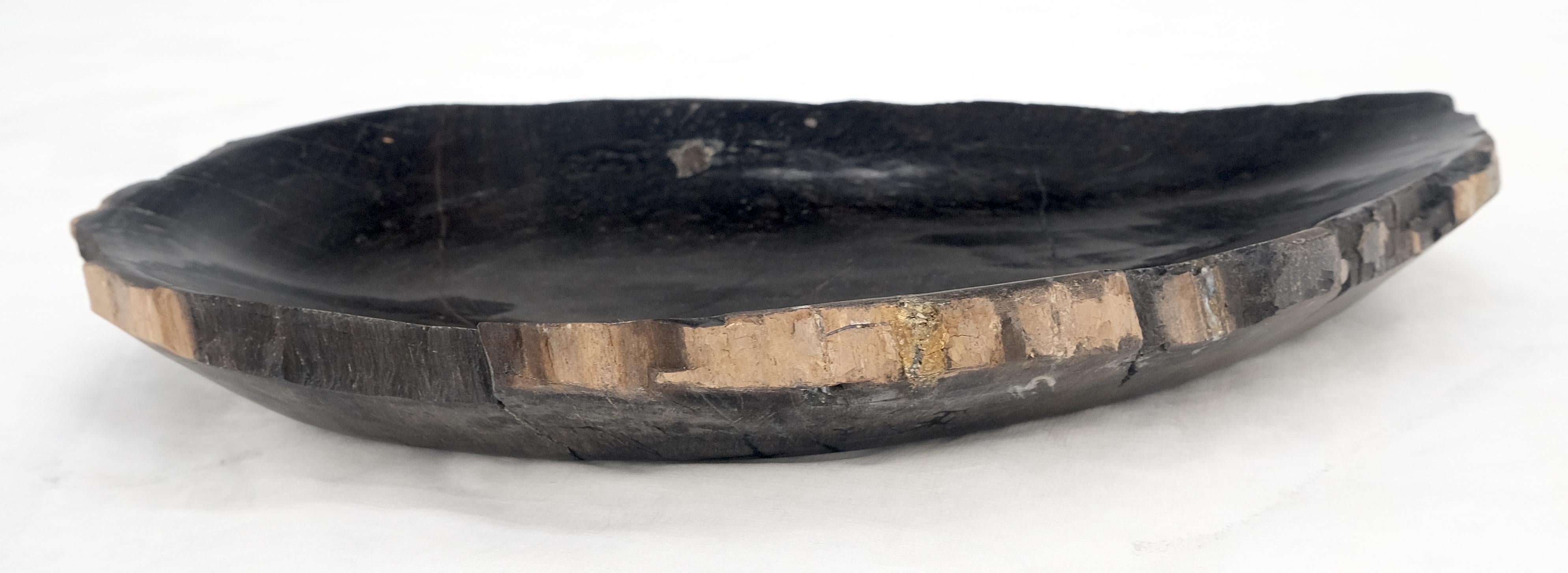 Petrified Wood Round Shape Solid Black Round Bowl Dish Large Plate Ashtray MINT! In Excellent Condition For Sale In Rockaway, NJ