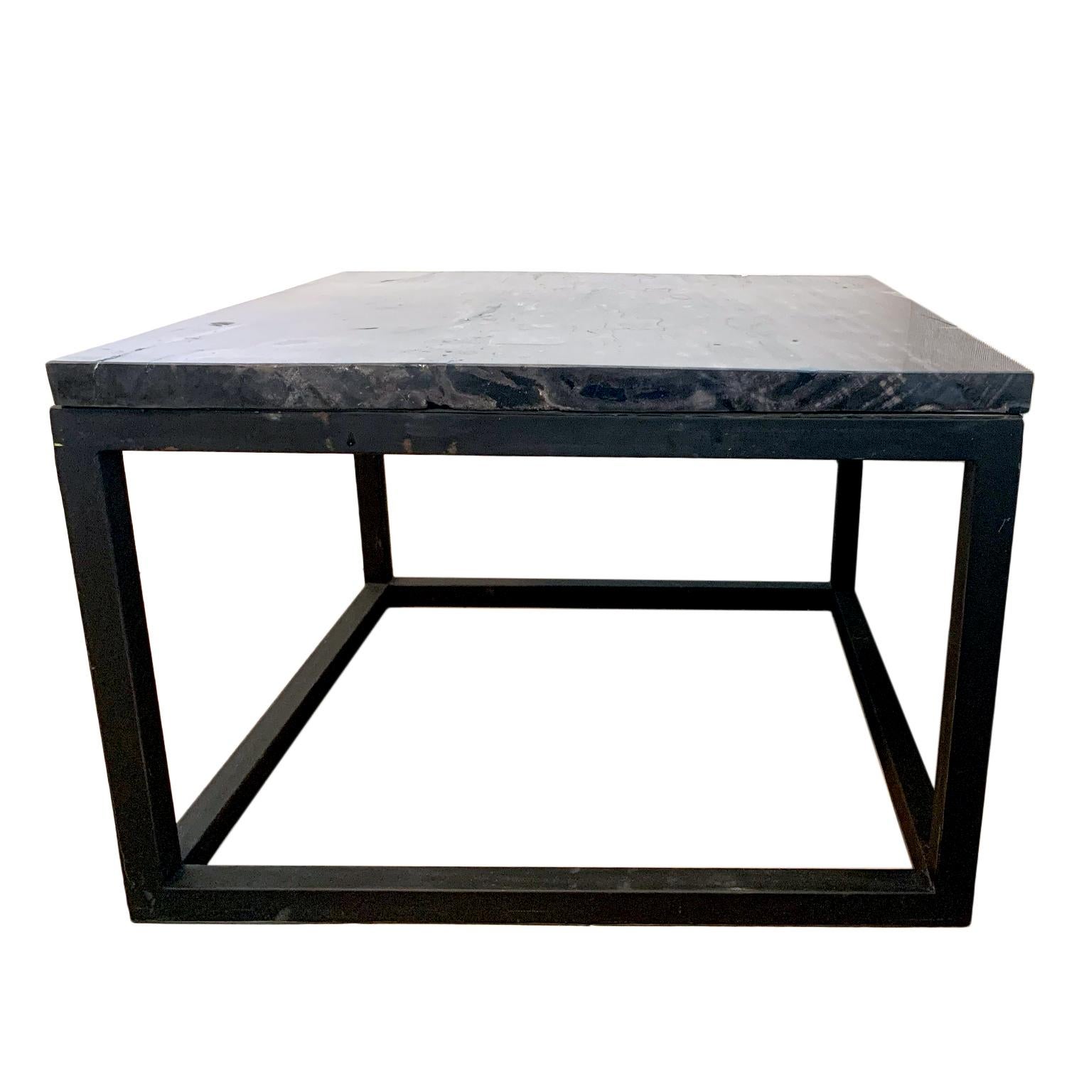 Table d'appoint en bois pétrifié Bon état - En vente à San Francisco, CA