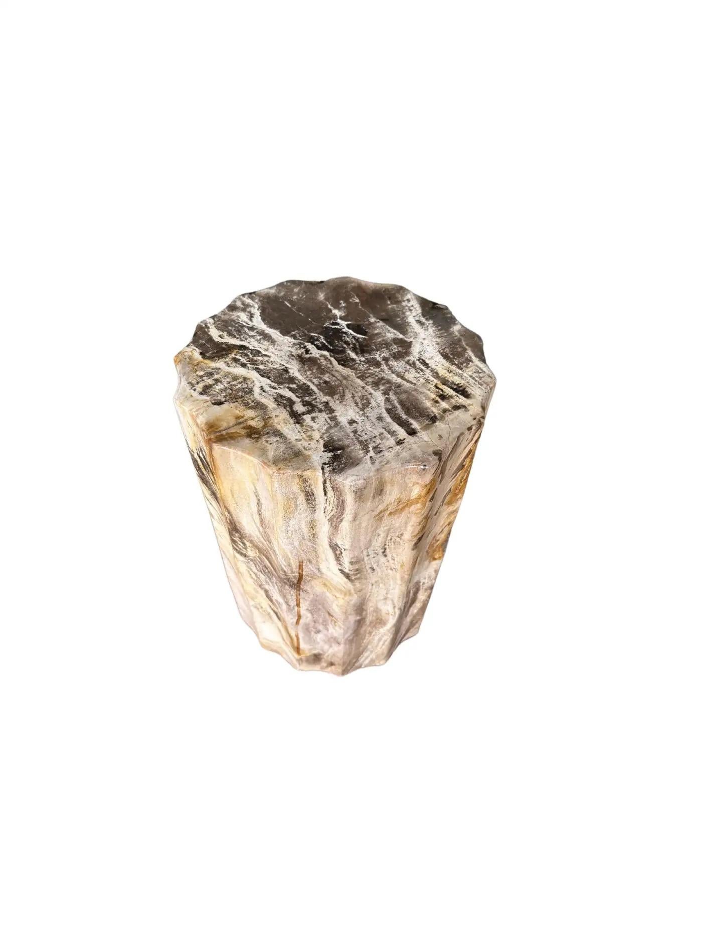 Table d'appoint organique moderne avec détails sculptés et textures étonnantes Bon état - En vente à Jimbaran, Bali