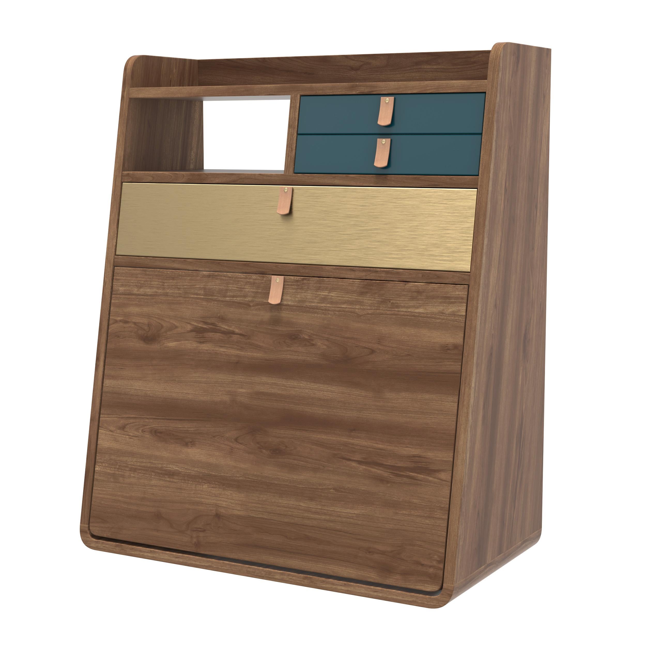 Cassetti blu petrolio Gaston Scrivania fluttuante 60 cm Nature Walnut di HARTO
Dimensioni: L 60 x P 32 x H 72 cm. 
Materiali: MDF impiallacciato, MDF laccato, Wood.
Peso: 22.0 kg

Bigli ha tutto ciò che serve a un bambino grande eppure occupa così