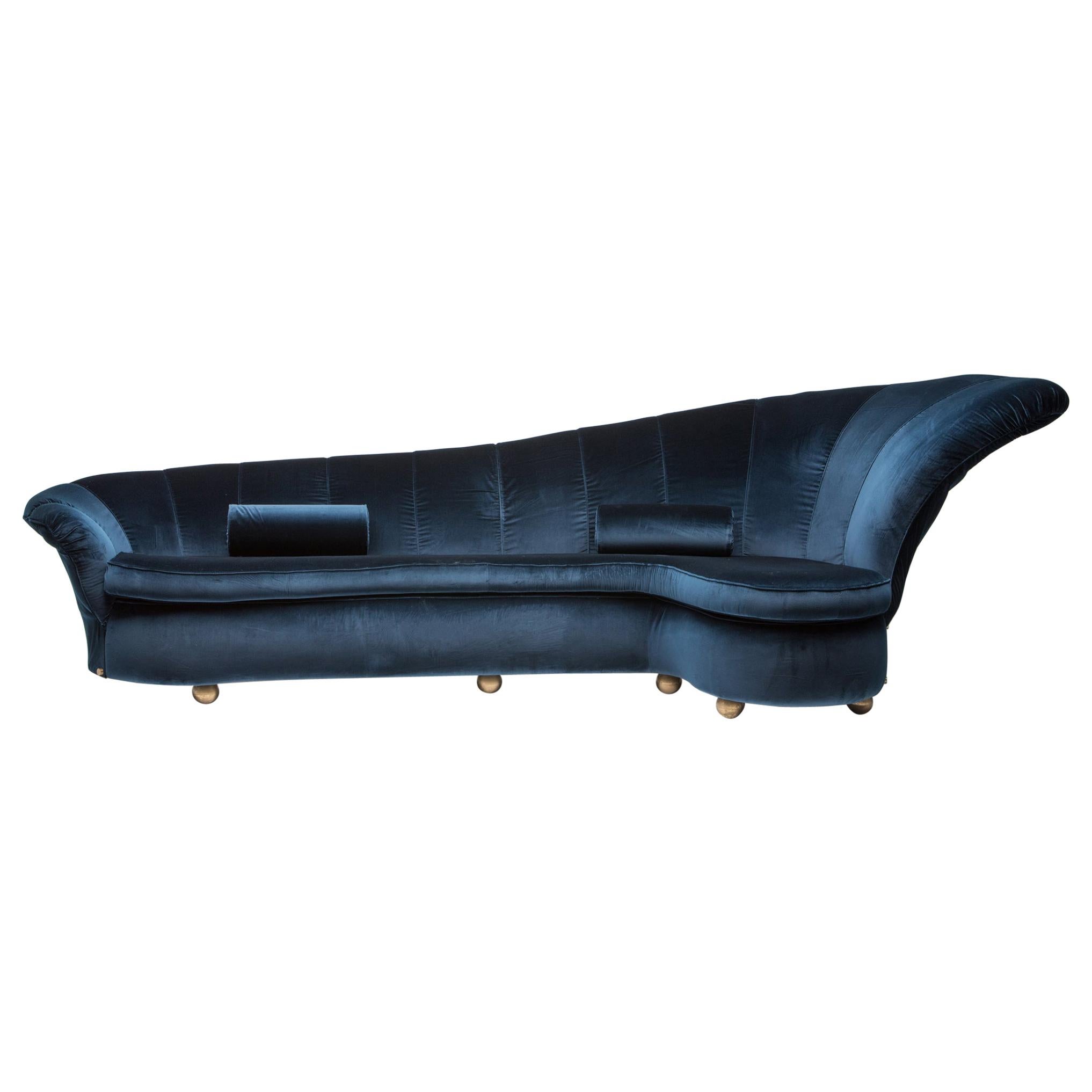 Italian glam couch, newly reupholstered blue velvet, round brass feet, attributed to Marzio Cecchi, circa 1970's, Italy

This piece has been reupholstered in a marvelous chic dark blue velvet which works really well with the round brass feet.
Marzio