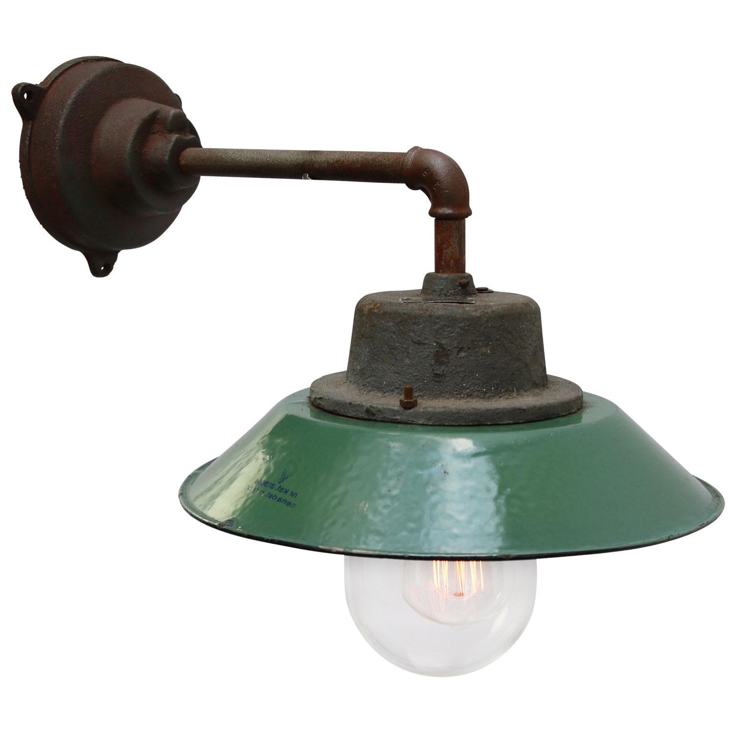 Petrol green colored enamel industrial wall light with white interior.
Clear glass.

Diameter cast iron wall mount: 12 cm, 3 holes to secure.

Weight: 5.5 kg / 12.1 lb

For use outdoors as well as indoors. 

Priced per individual item. All