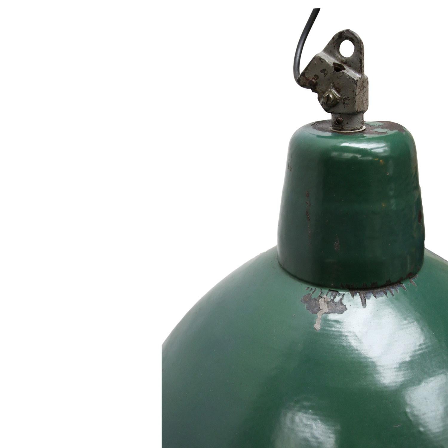 Extra large industrial classic used in warehouses and factories.
Petrol enamel, cast iron hook

Weight: 3.00 kg / 6.6 lb

All lamps have been made suitable by international standards for incandescent light bulbs, energy-efficient and LED bulbs.