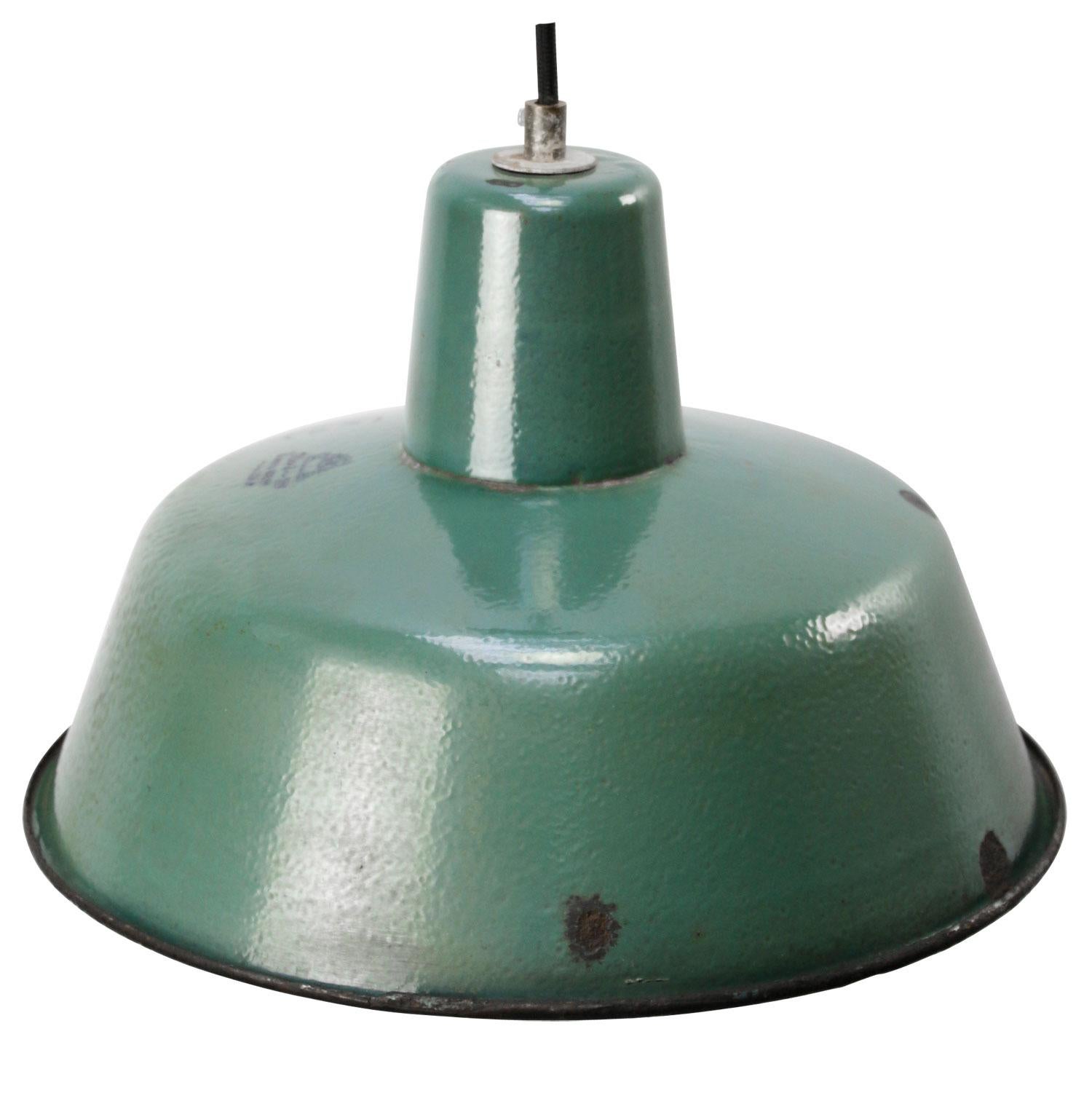 Vintage Industrial pendant.
Petrol enamel with white interior.

Weight: 1.3 kg / 2.9 lb.

Priced per individual item. All lamps have been made suitable by international standards for incandescent light bulbs, energy-efficient and LED bulbs.