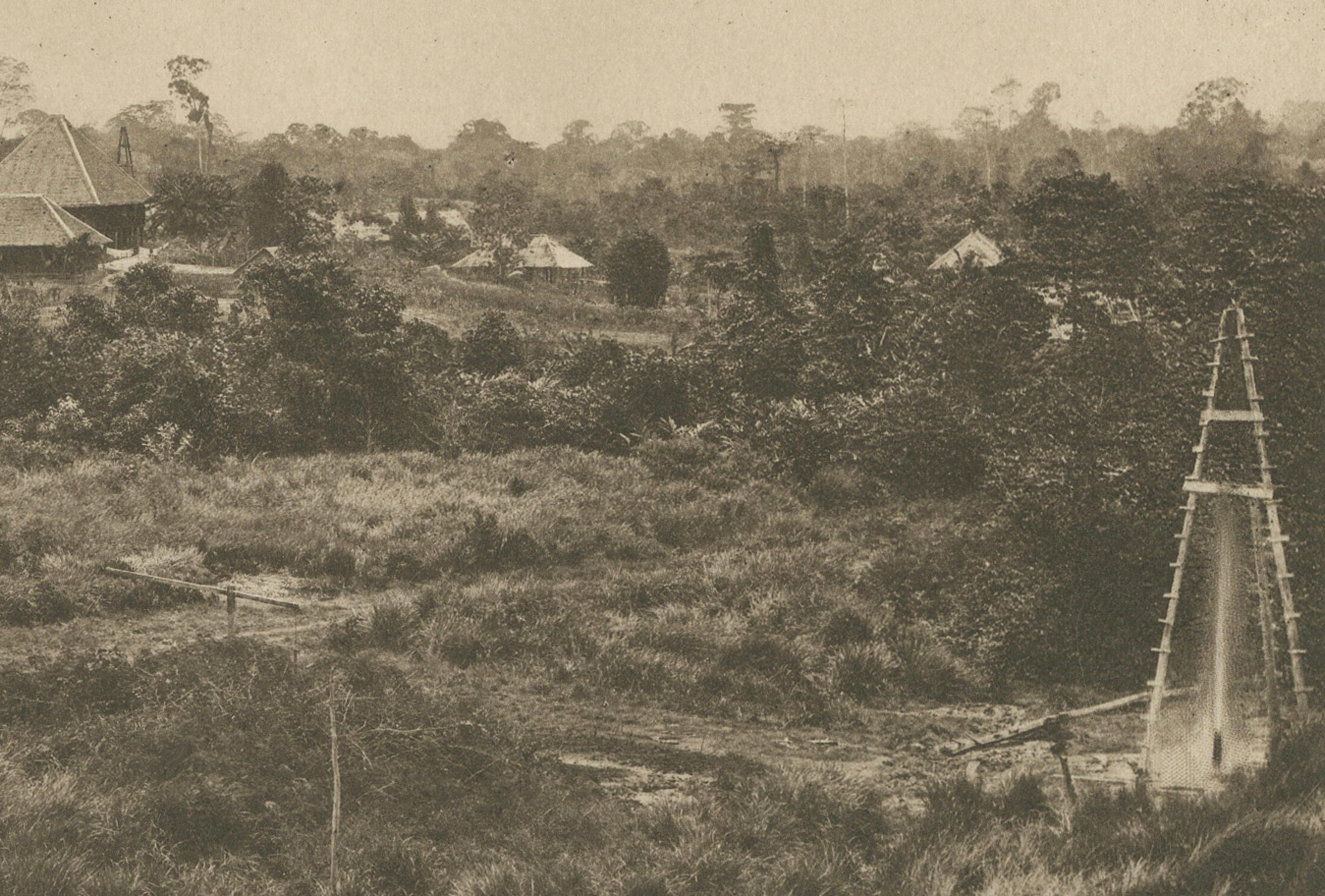 Yacimientos petrolíferos con antorchas de gas, Aceh - C.J. Foto Kleingrothe c.1910 en venta 1