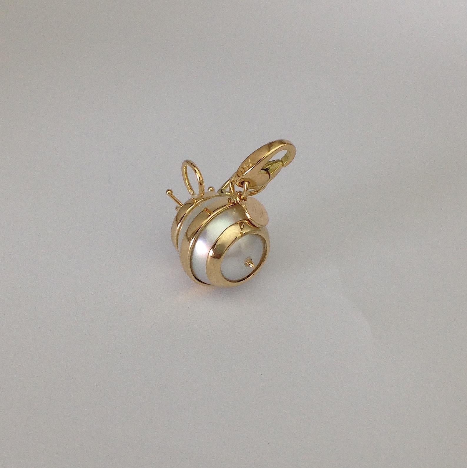 Petronilla Bee 18 Kt Gold Australian Pearl Charm/ Pendant or Necklace Made in IT In New Condition In Bussolengo, Verona
