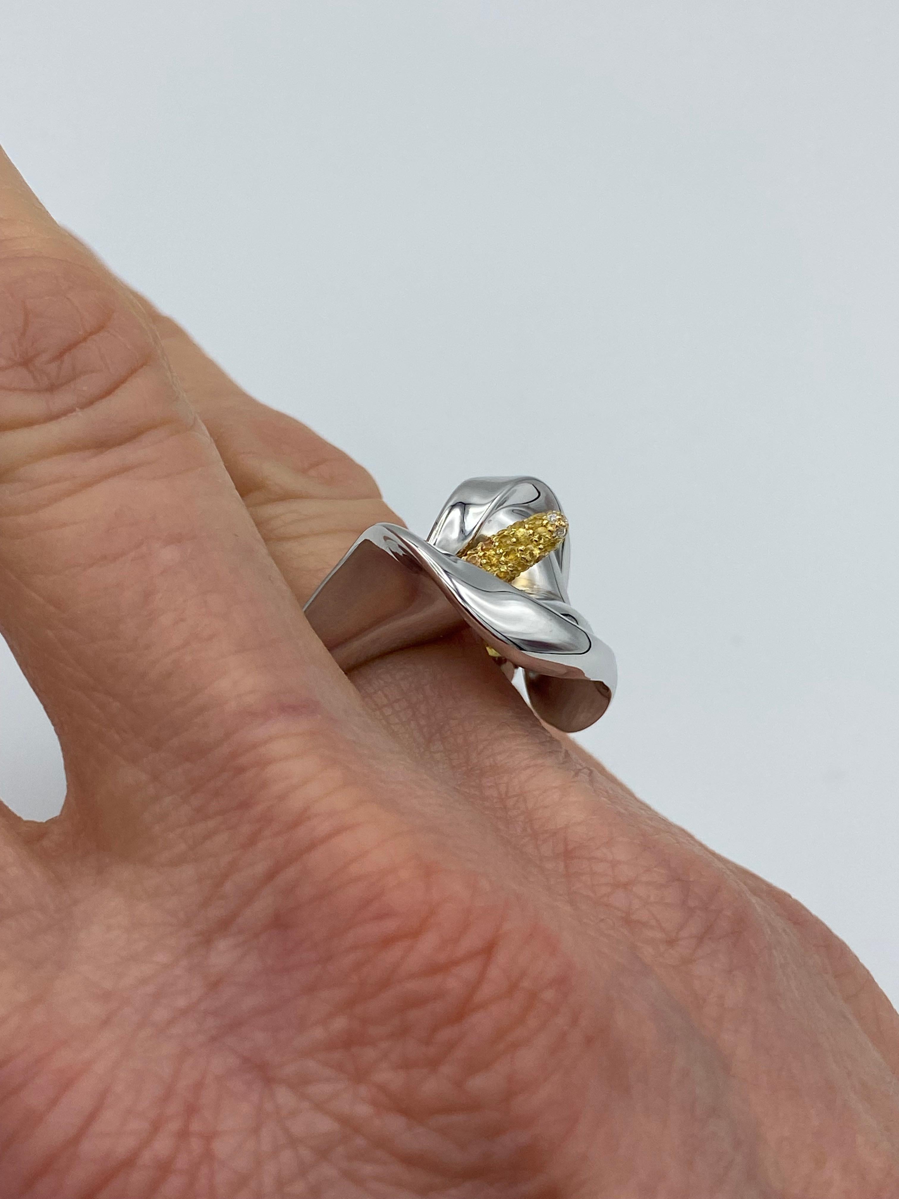 Petronilla Calla White Diamond Yellow Sapphire 18Kt Gold Ring Italian Style In New Condition For Sale In Bussolengo, Verona