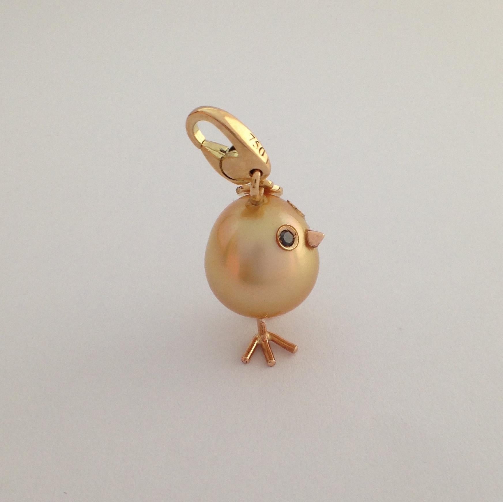 Chick Australian Pearl Diamond Yellow 18Kt Gold Pendant or Necklace
An oval shape very beautiful Australian pearl has been carefully crafted to make a chick. 
It has his two legs, two eyes encrusted with two black diamonds and his beak. 
The gold is