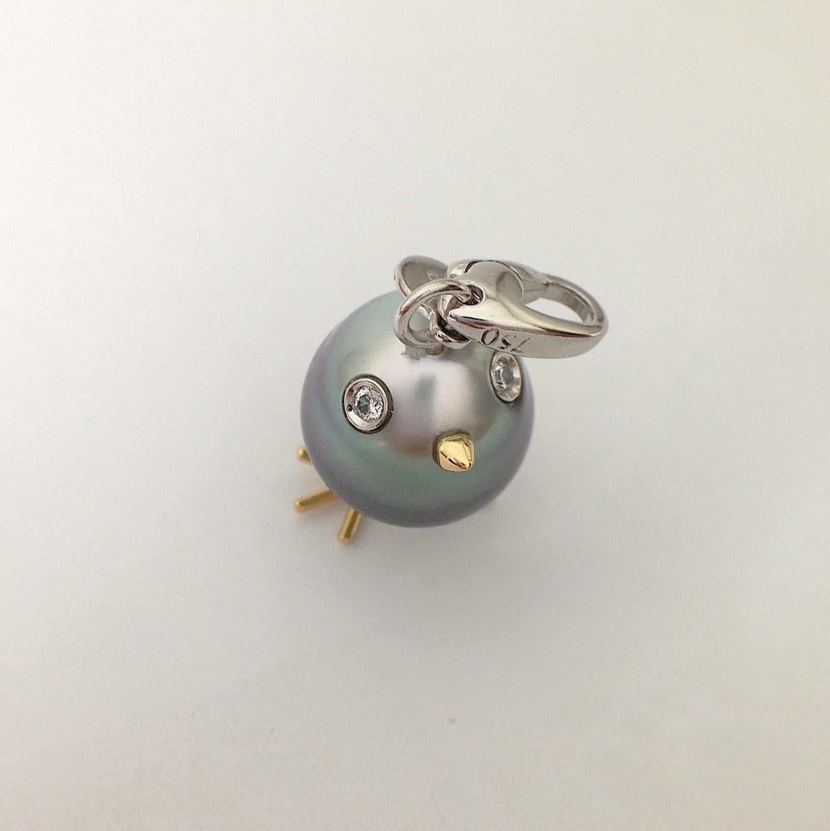 Chick Pearl White Diamond 18 Karat Gold Pendant/Necklace or Charm 3