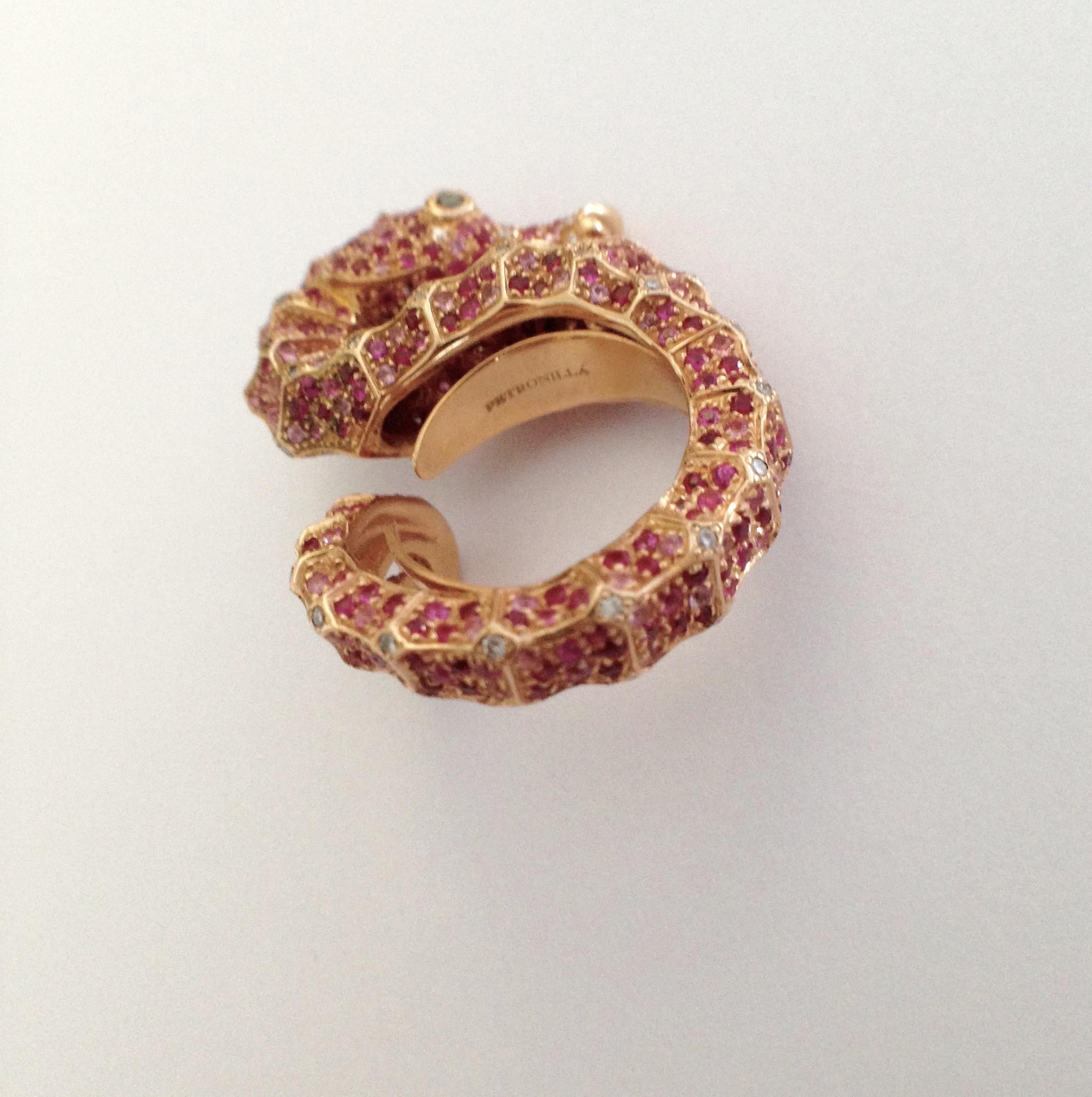 Petronilla Hippocampus Sea Horse Diamond Pink Sapphire Ruby 18Kt Gold Ring In New Condition In Bussolengo, Verona