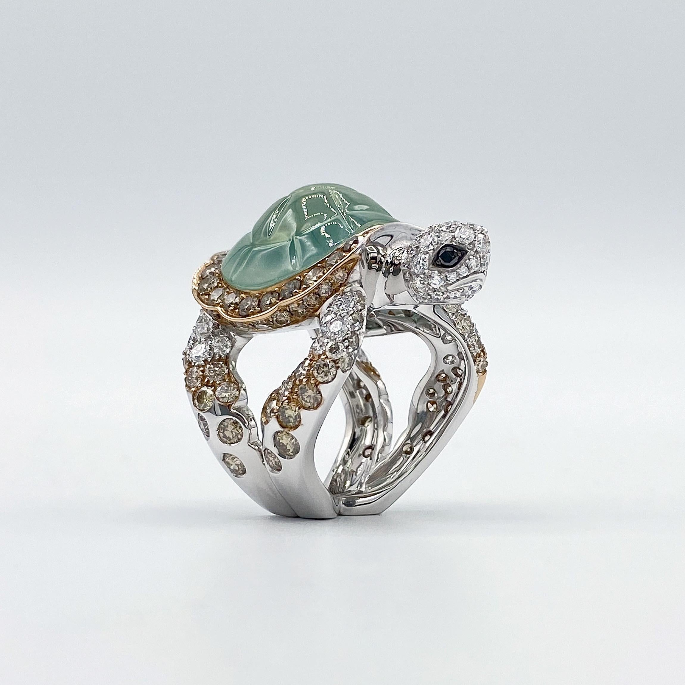 This is a very beautiful white gold ring with white, brown and black (their eyes) diamonds.
The 'armour' of the carapace is a sage green hard rock called Prehnite, cut and engraved by hand.
The total carat is 5,87 ct.
The size of the ring is 6 1/4