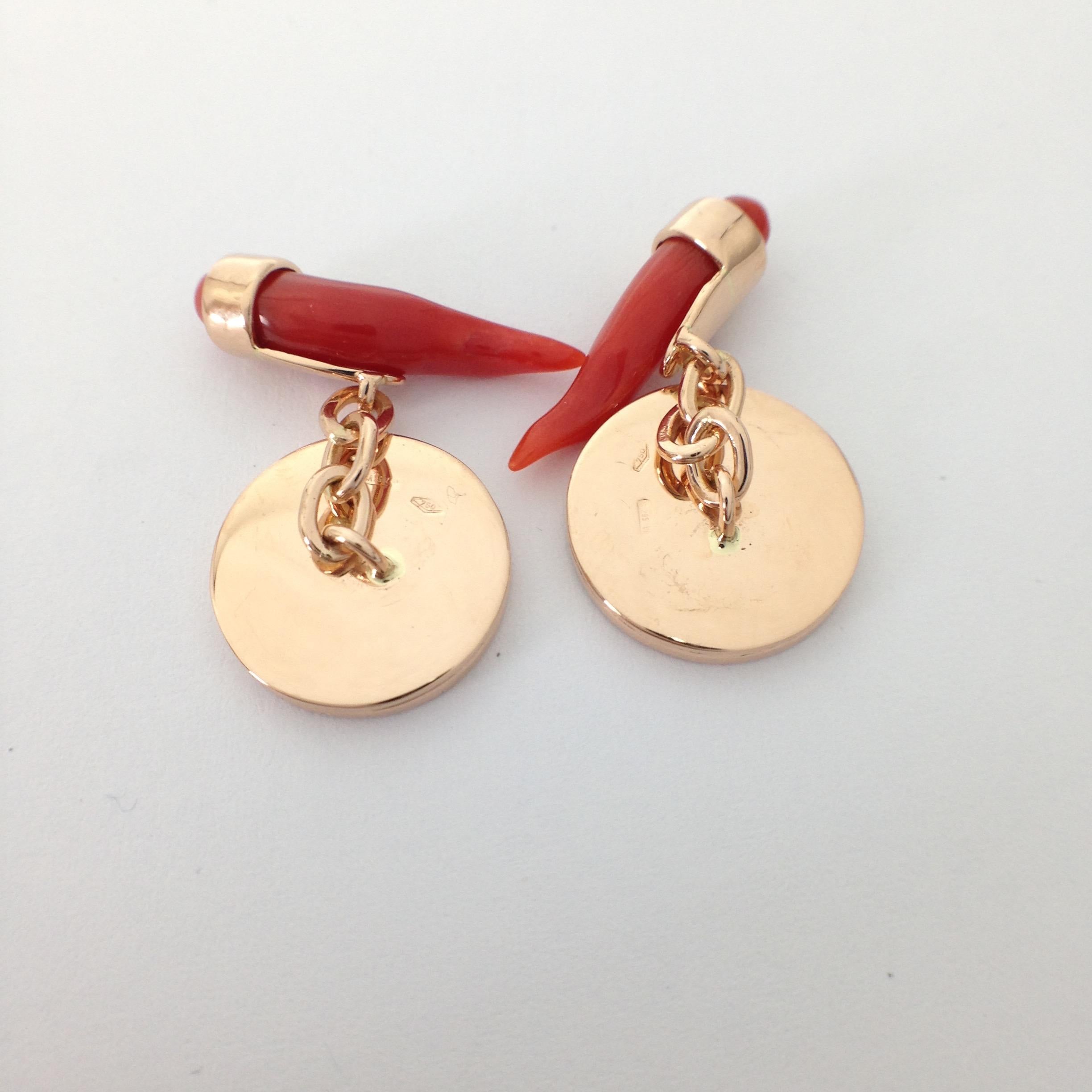 Petronilla Natural Red Coral 18Kt Red Gold Cufflinks Anchor Cameo Made in Italy
A pair of cufflinks inspired by the sea in red 18 Kt gold. 
There is a small cameo connected by a chain to a natural red coral horn for each cufflink.
This items is
