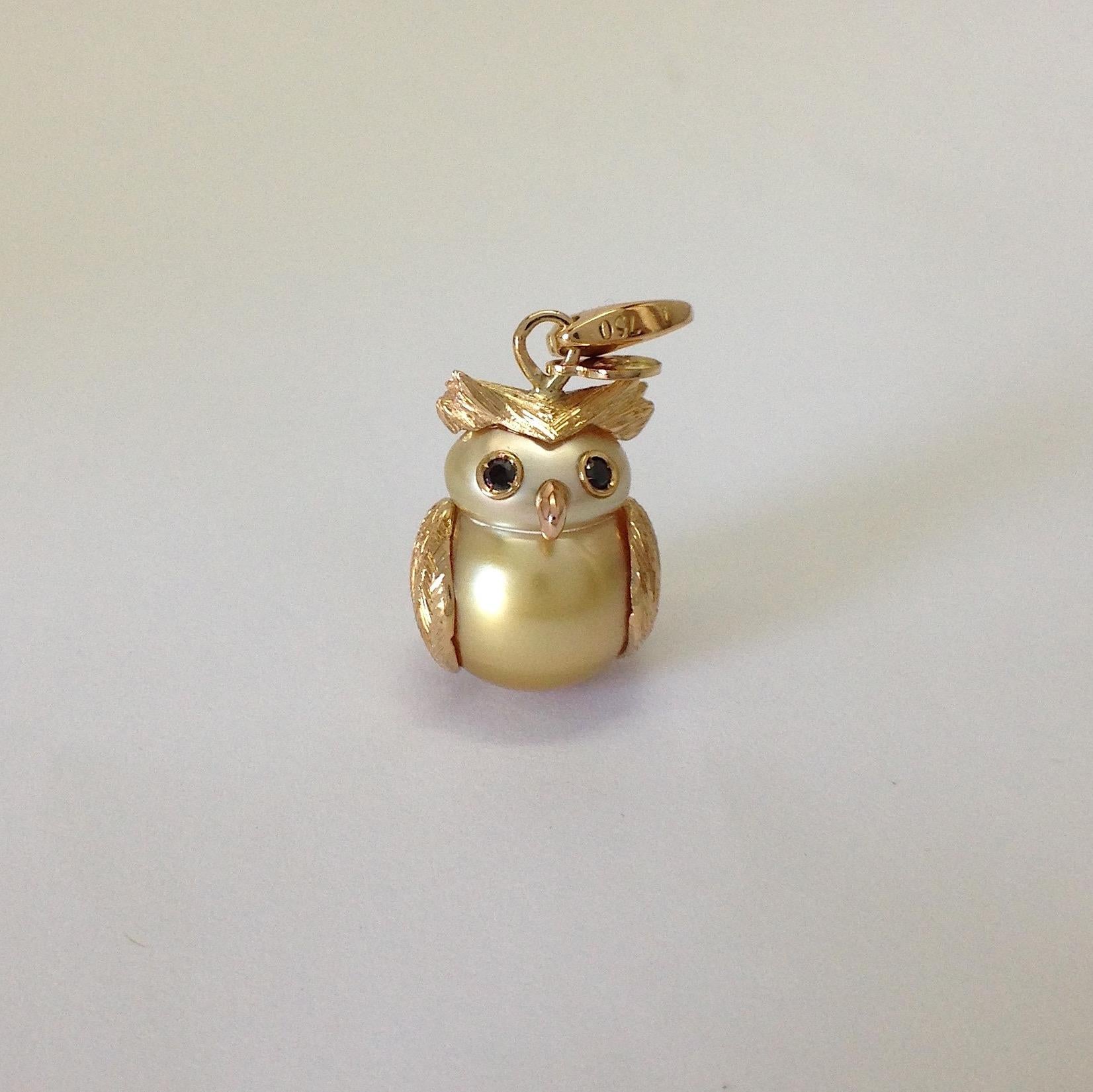 Owl Diamond 18 Karat Gold Australian Pearl Charm or Pendant Necklace Made in Italy
The charm is inspired by my love of wild animals and nature, looking at this rare and really beautiful Australian pearl I immediately saw an owl.
Its beak is in red