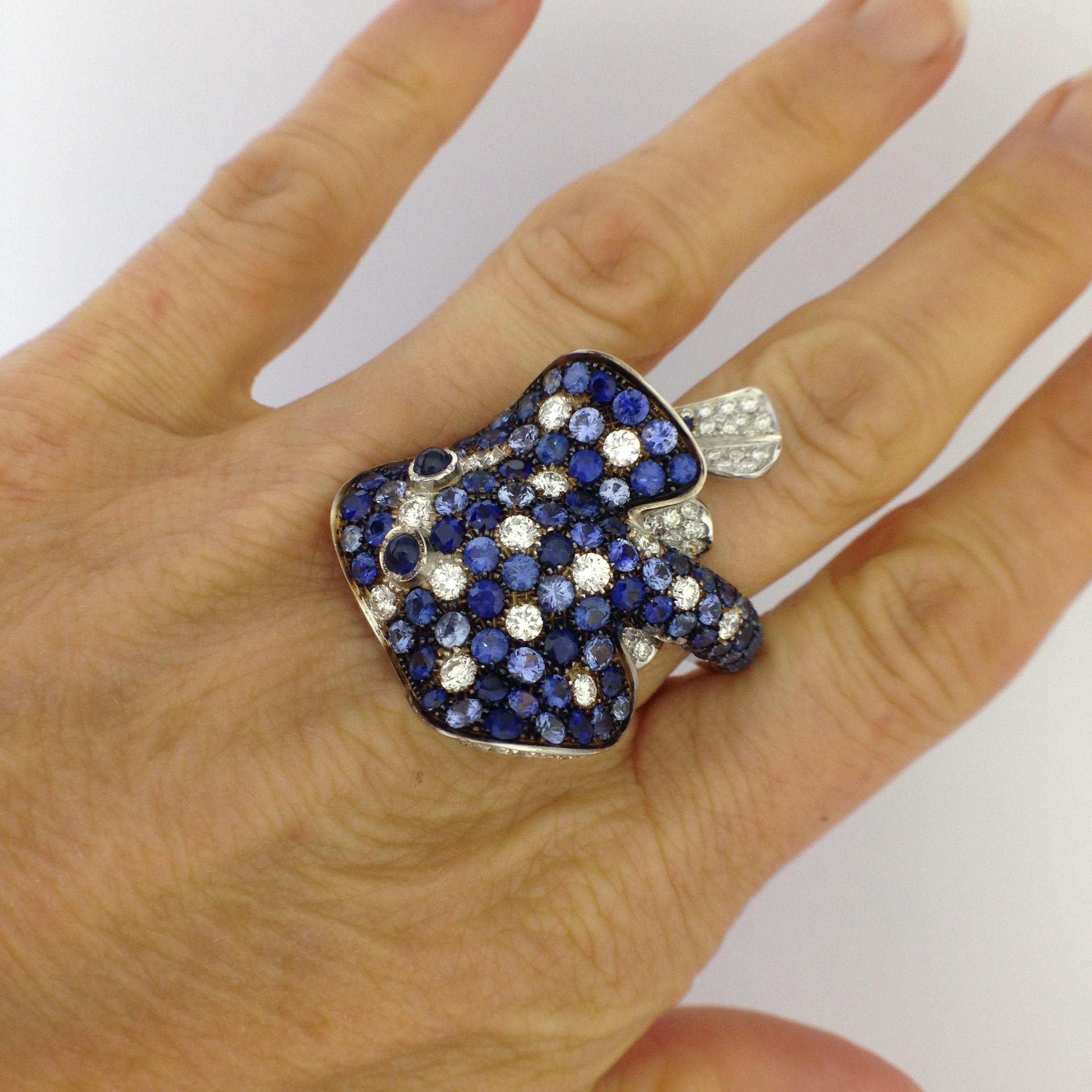 Ray Fish White Diamond Blue Sapphire 18 Karat Gold Ring Made in Italy Petronilla 9