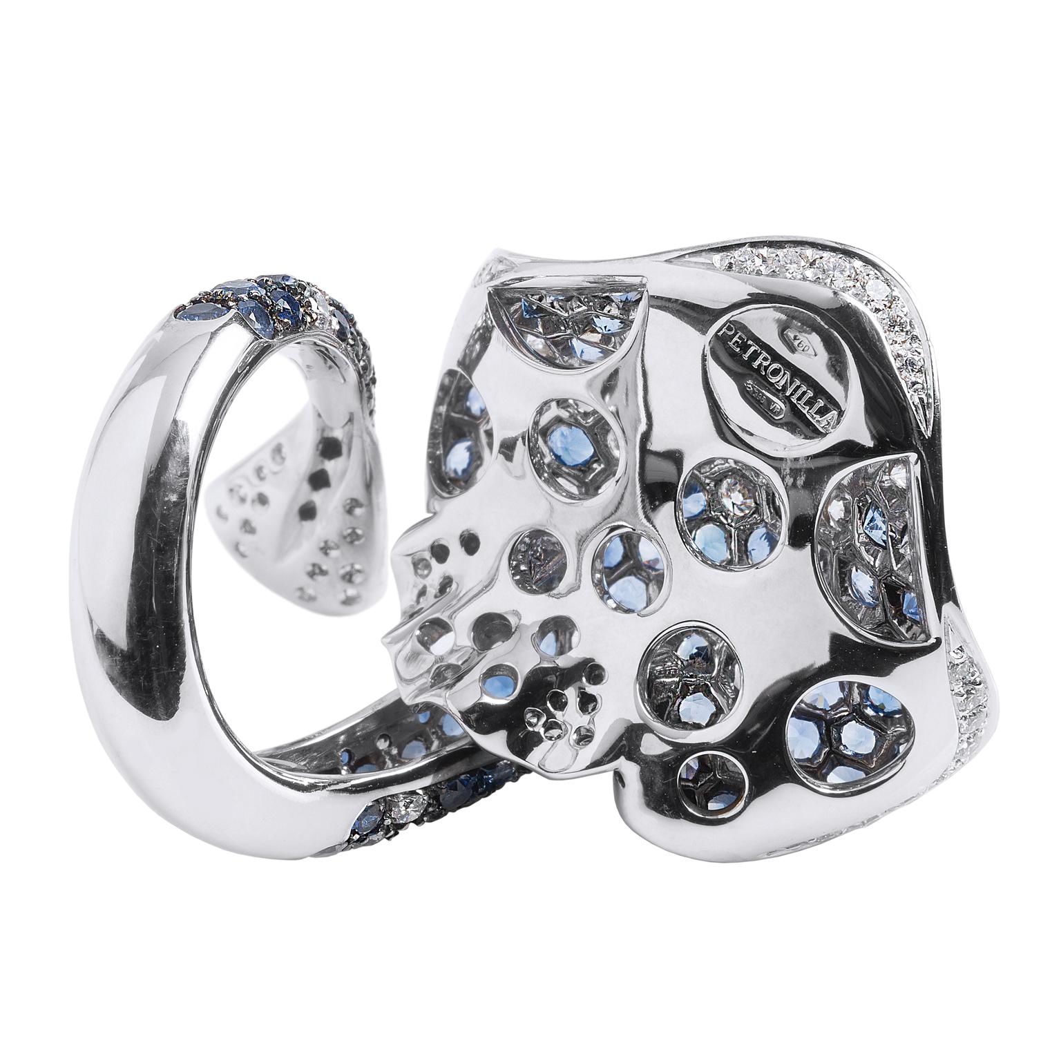 Artisan Ray Fish White Diamond Blue Sapphire 18 Karat Gold Ring Made in Italy Petronilla