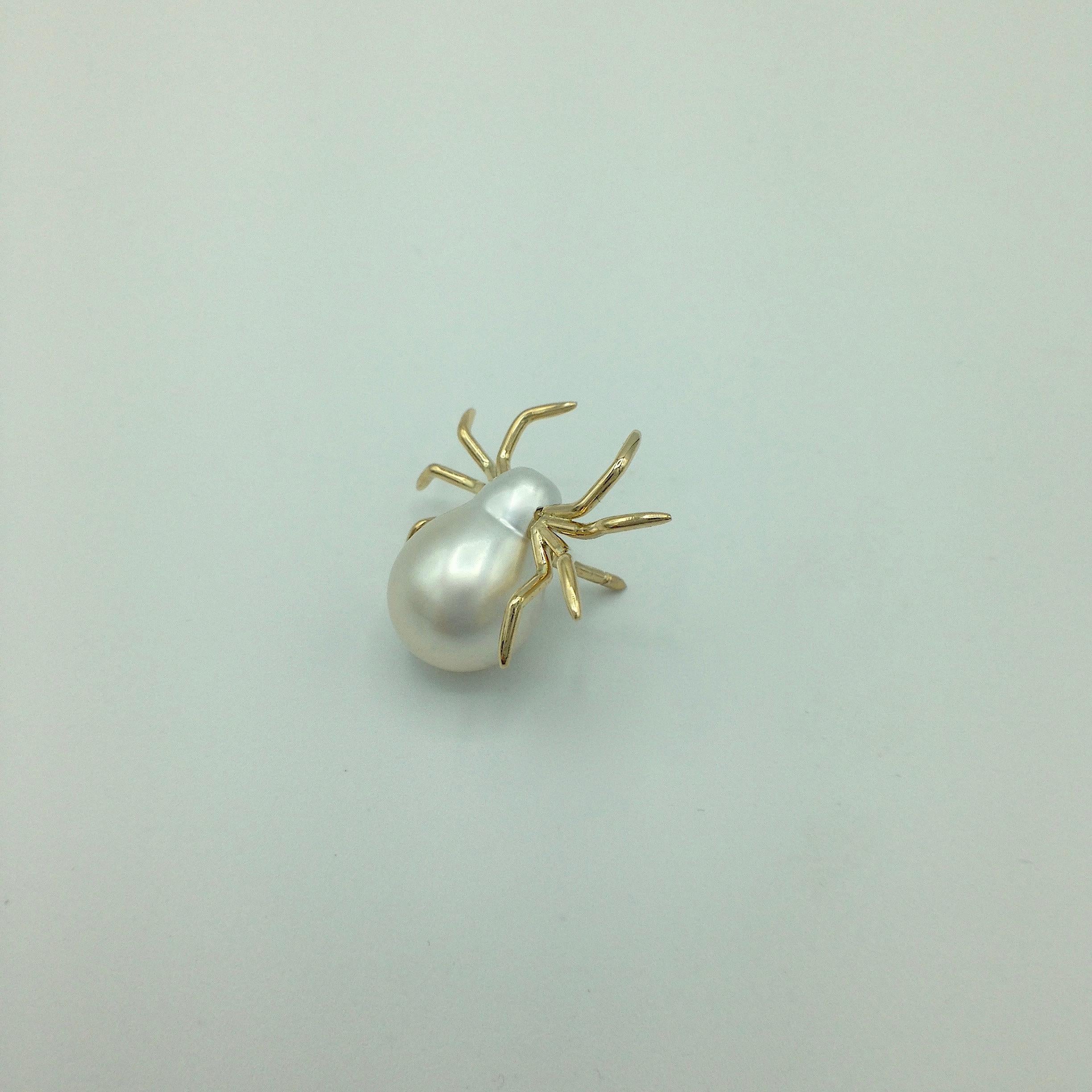 Contemporary White 18 Karat Yellow Gold Pearl Pin Spider Made in Italy