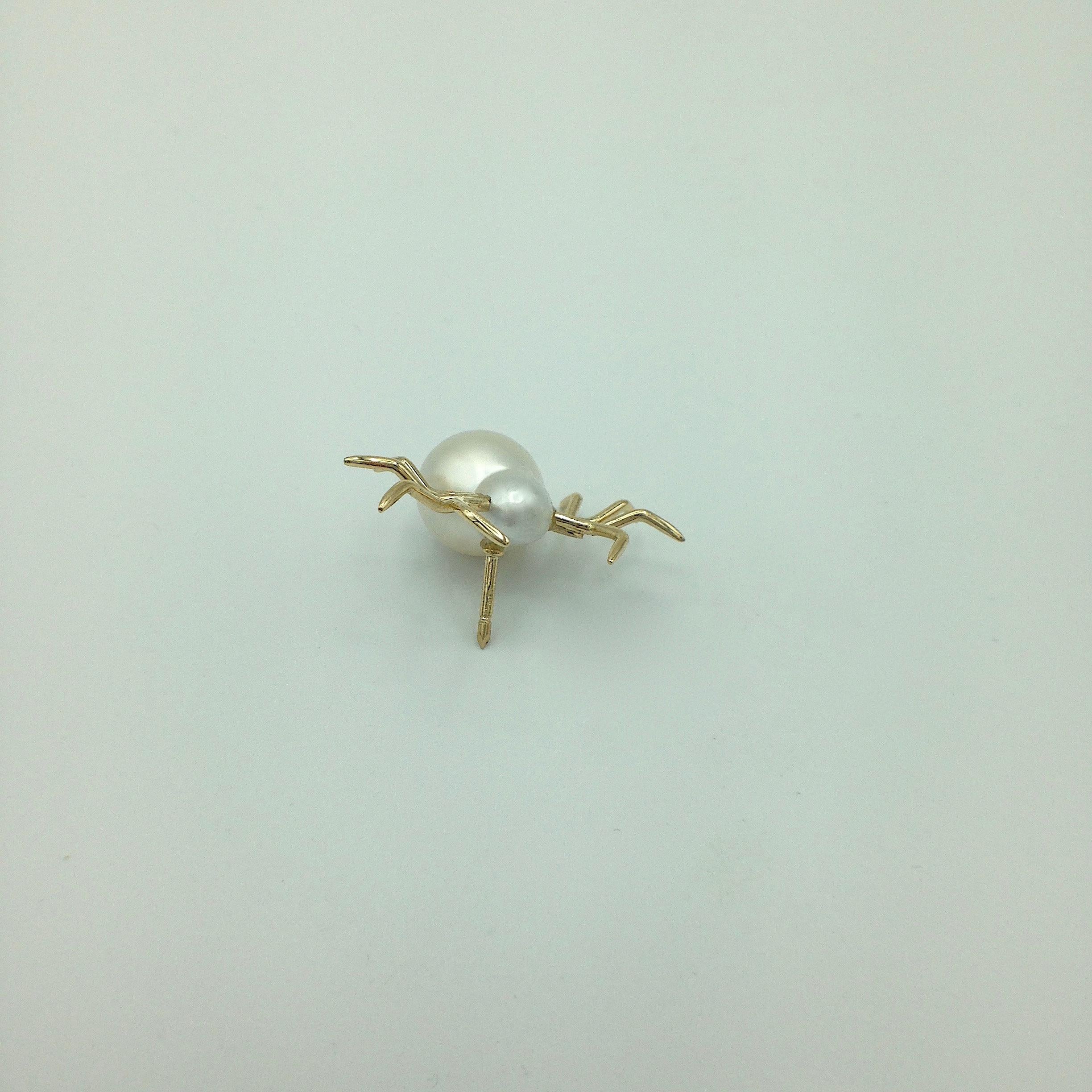 White 18 Karat Yellow Gold Pearl Pin Spider Made in Italy In New Condition In Bussolengo, Verona