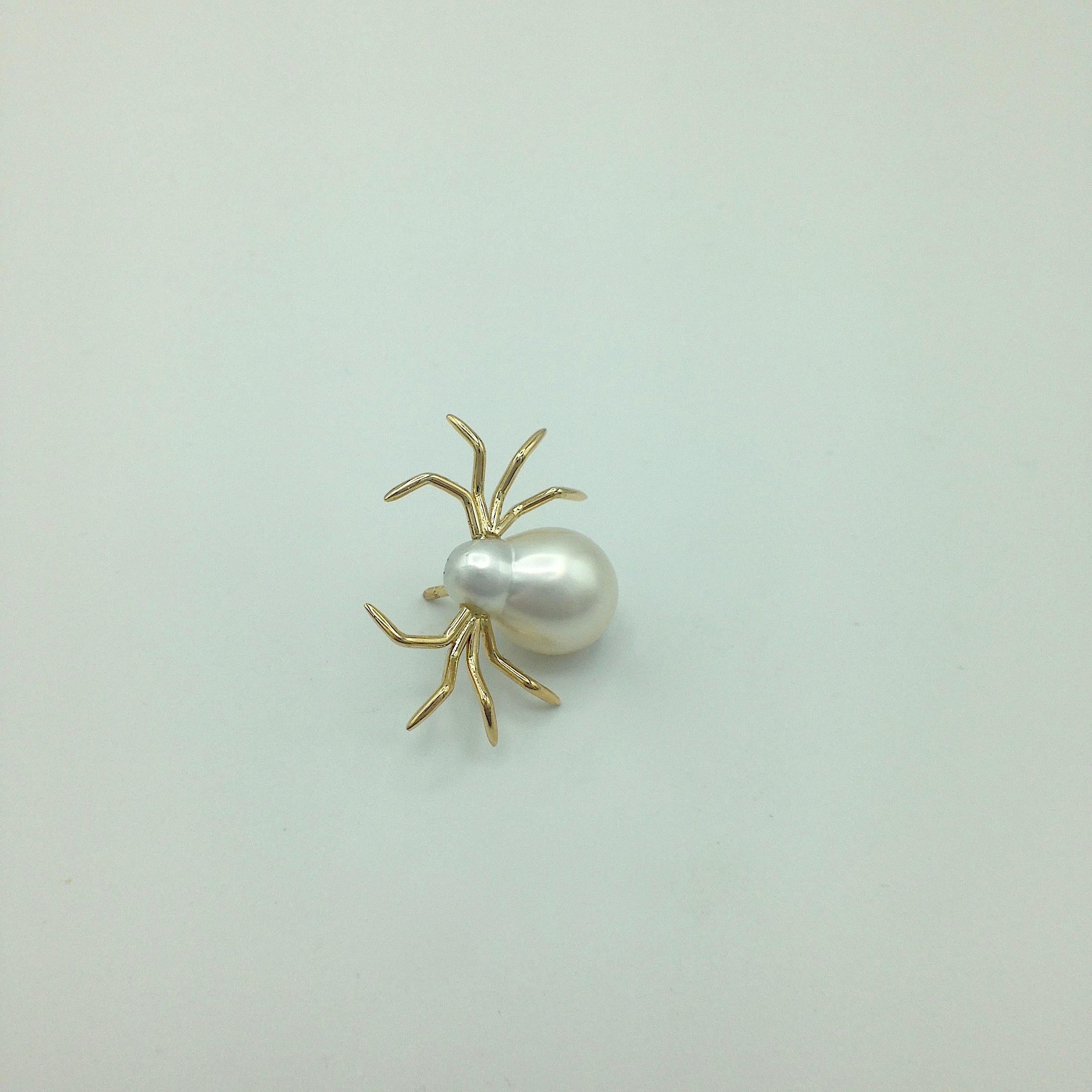 Women's or Men's White 18 Karat Yellow Gold Pearl Pin Spider Made in Italy