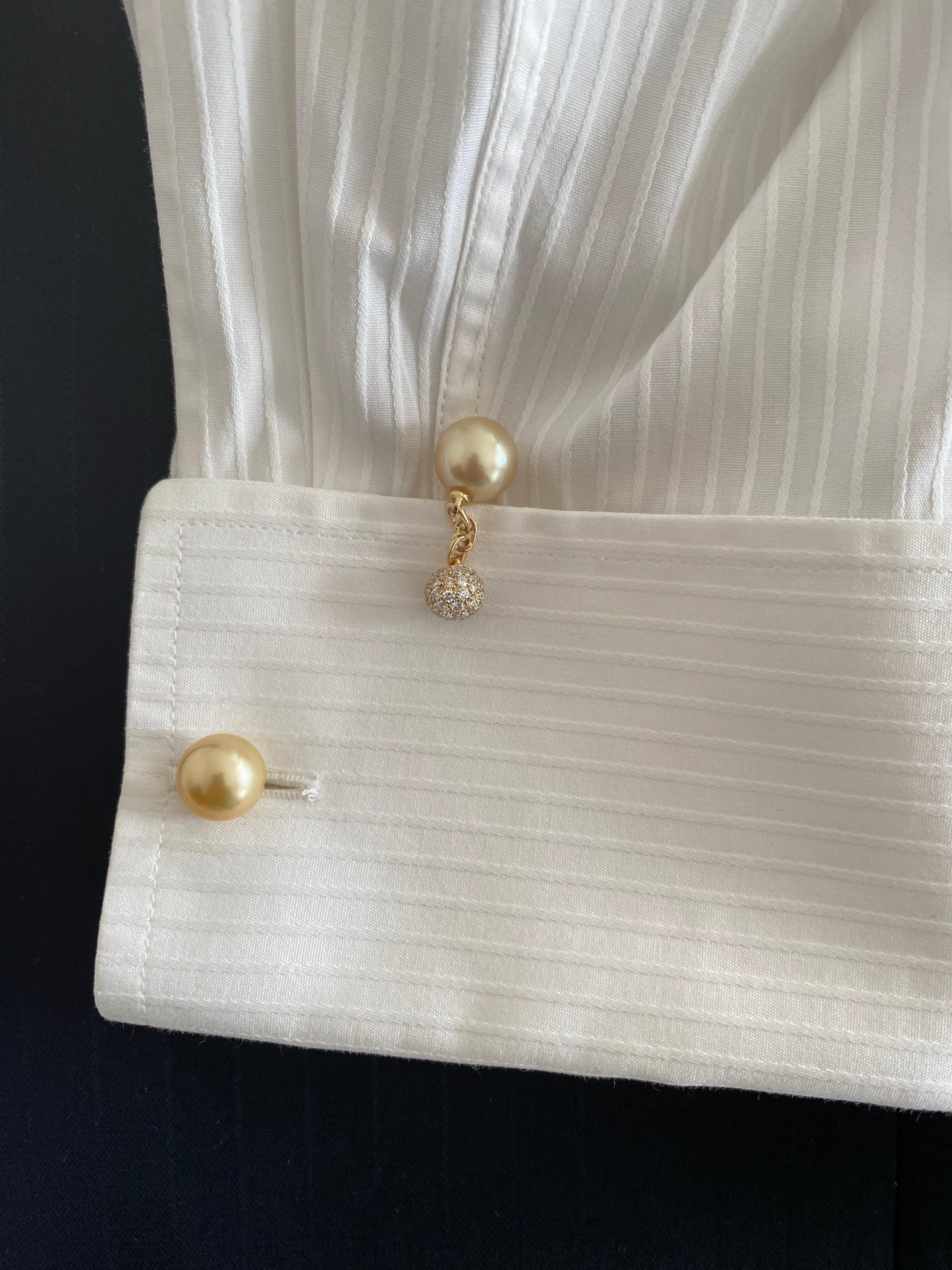 White Diamond South Sea Pearl 18 Karat Gold Cufflinks Made in Italy For Sale 5