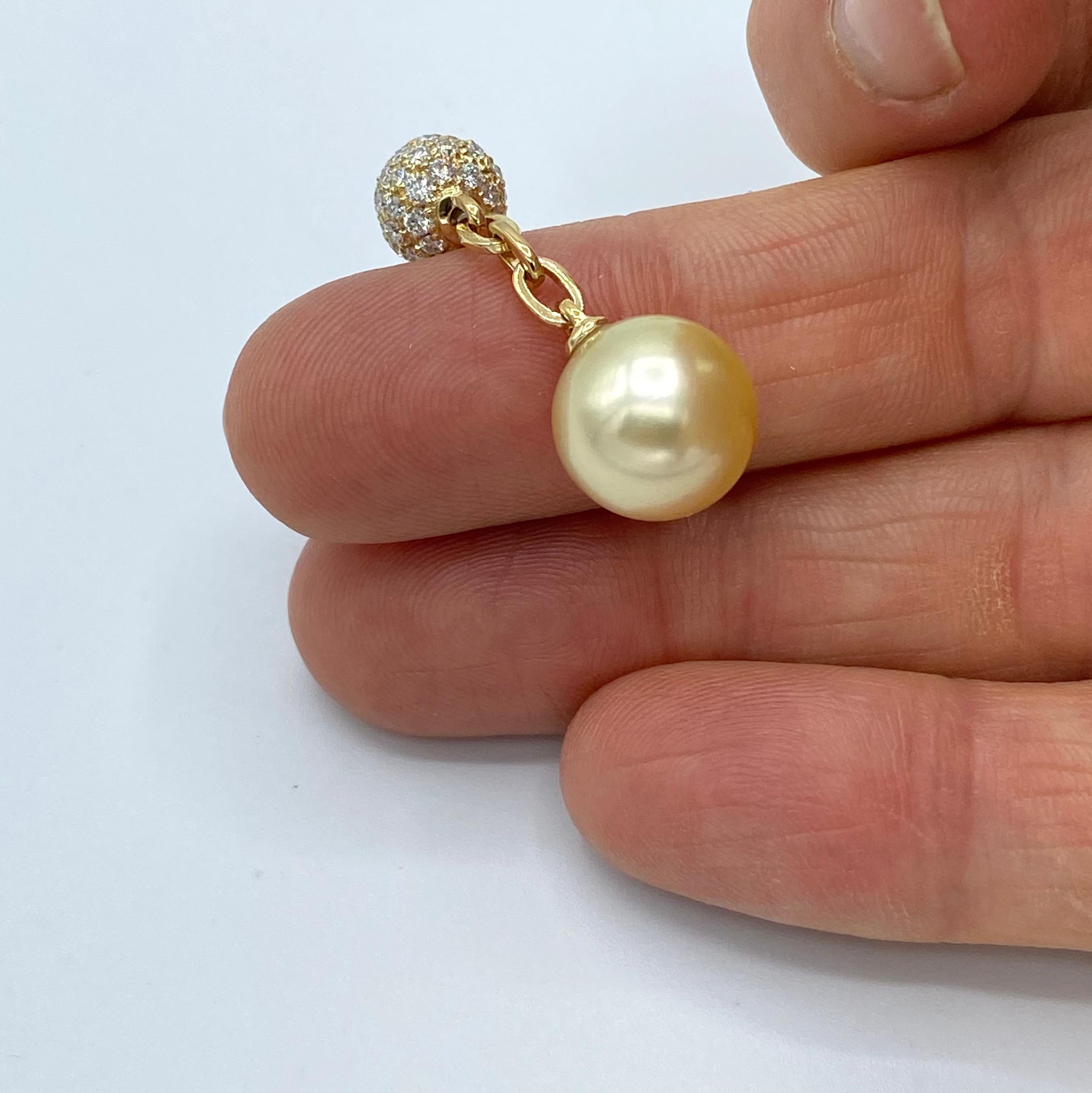 White Diamond South Sea Pearl 18 Karat Gold Cufflinks Made in Italy In New Condition For Sale In Bussolengo, Verona