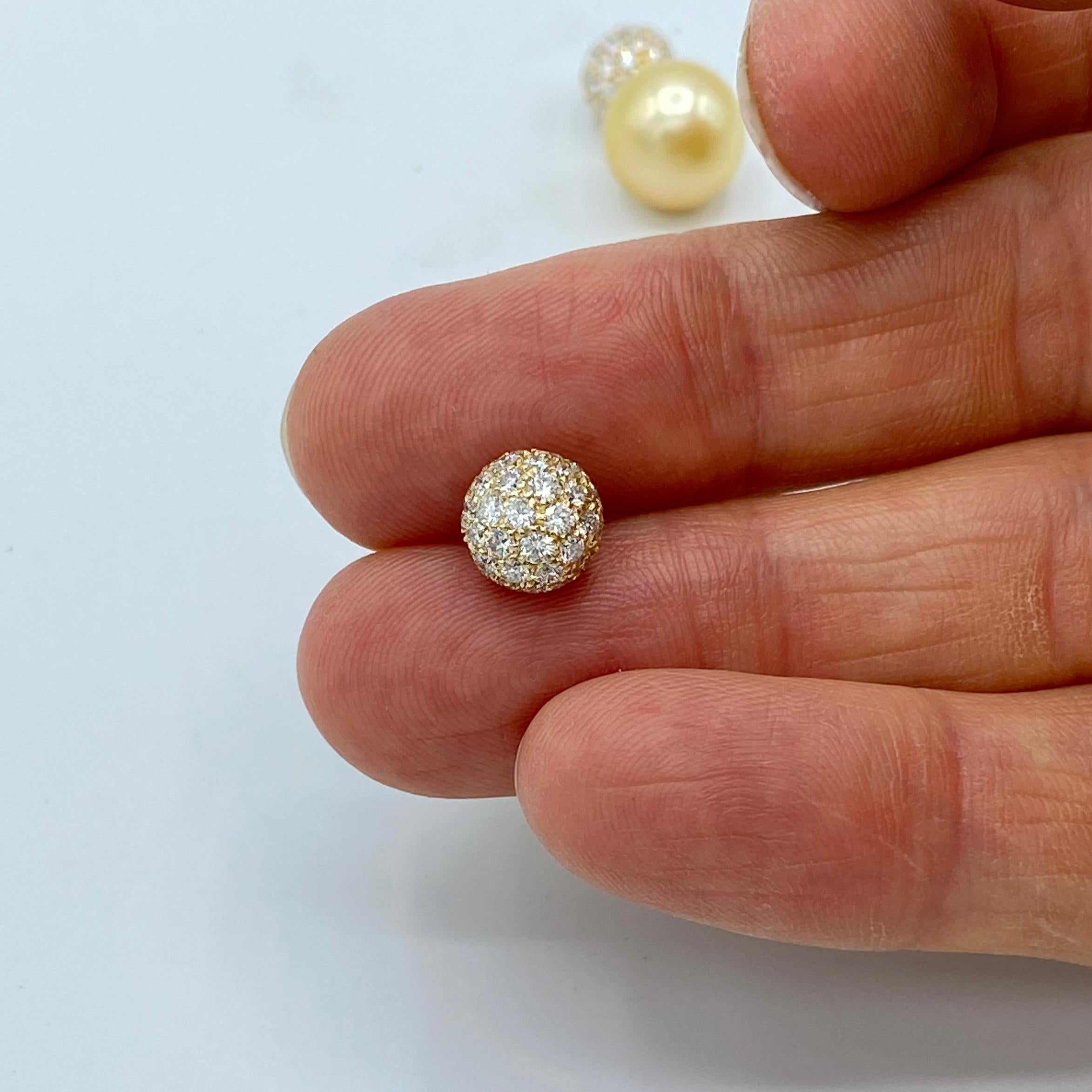 Boutons de manchette en or 18 carats avec diamants blancs et perles des mers du Sud, fabriqués en Italie Unisexe en vente