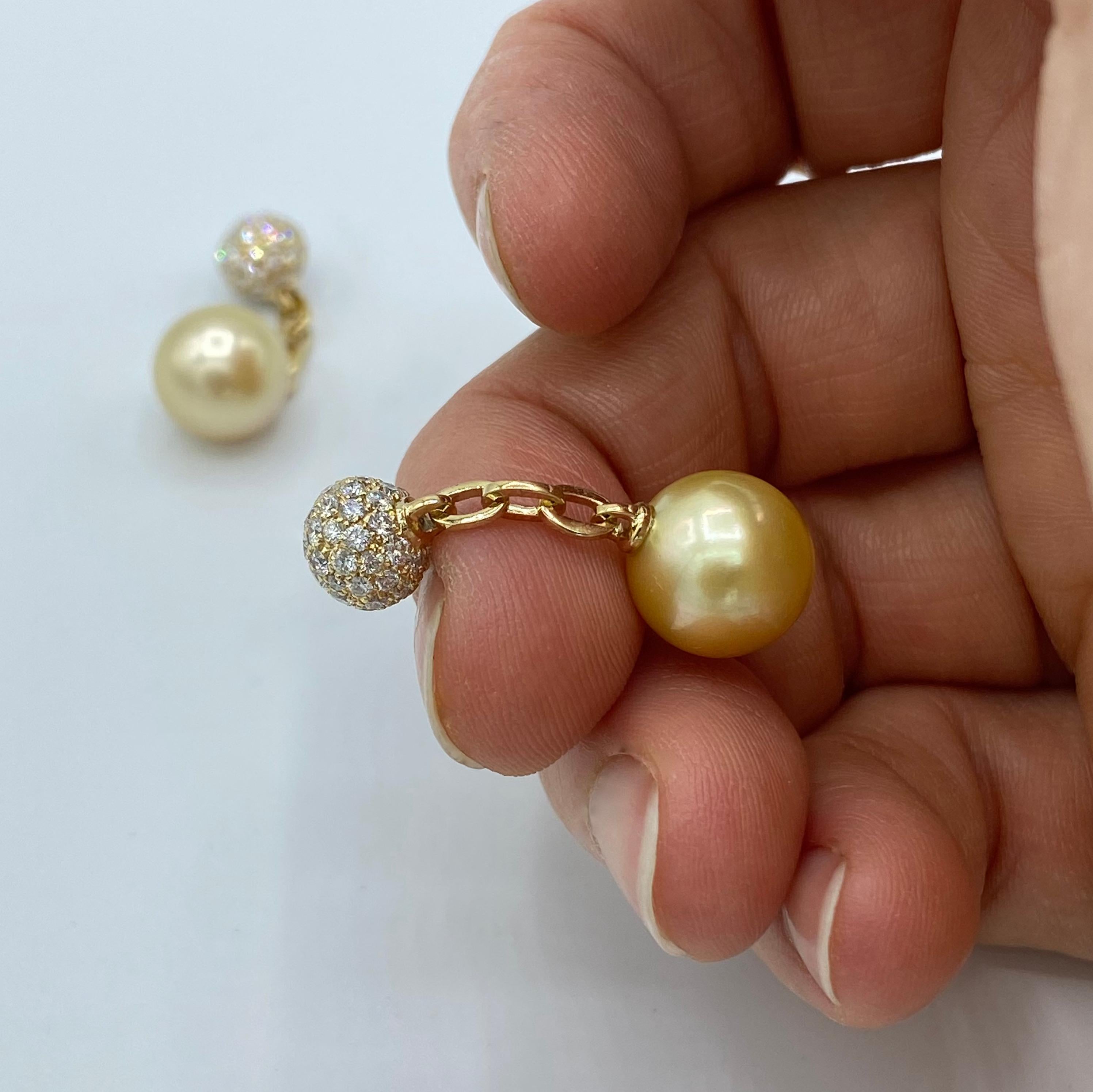 Boutons de manchette en or 18 carats avec diamants blancs et perles des mers du Sud, fabriqués en Italie en vente 1