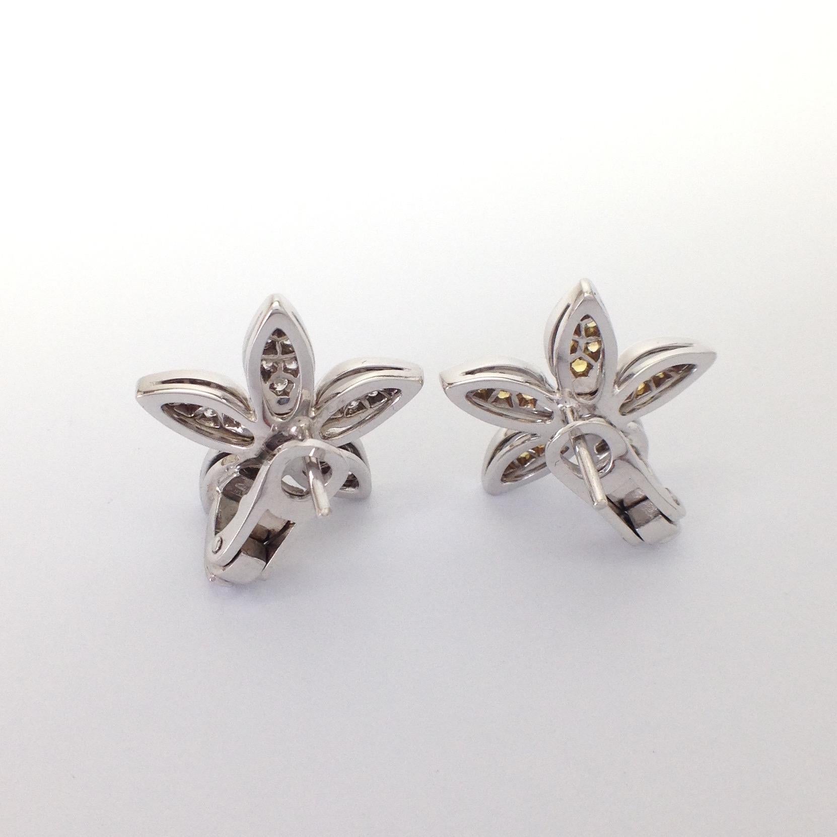 Women's White Diamond Yellow Sapphire 18 Karat Gold Flower Stud Earrings Made in Italy For Sale