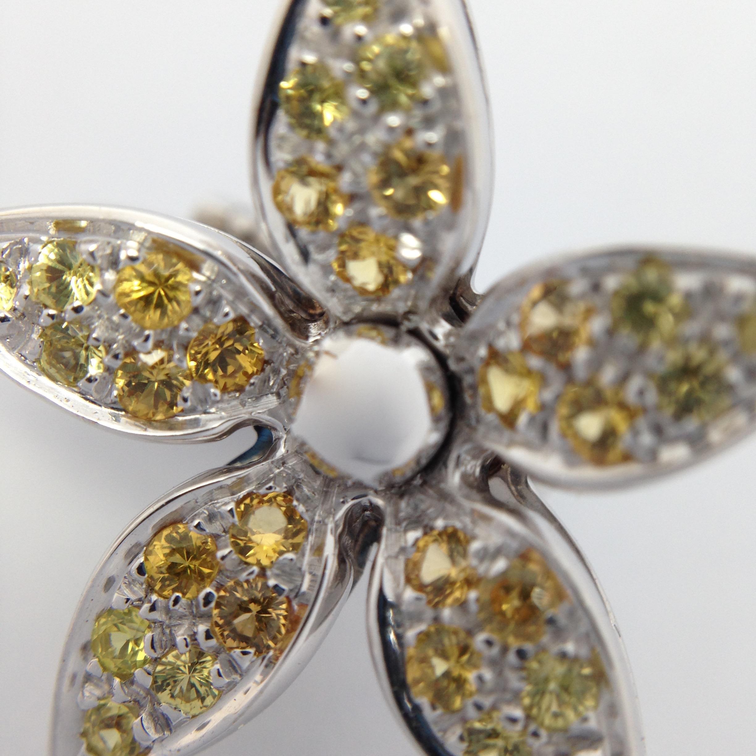 White Diamond Yellow Sapphire 18 Karat Gold Flower Stud Earrings Made in Italy For Sale 1