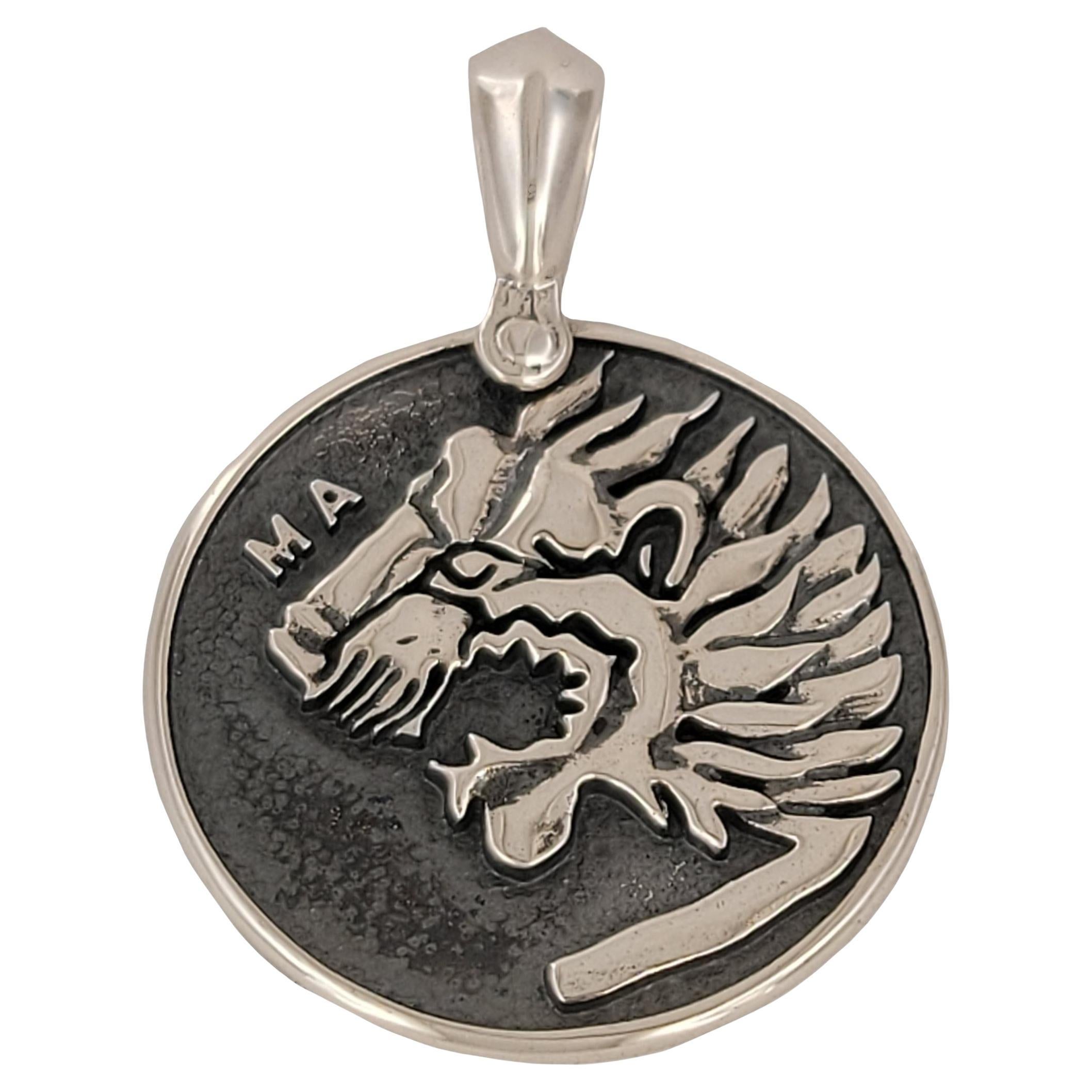 Petrvs  Amuleto con moneta di leone in argento sterling in vendita
