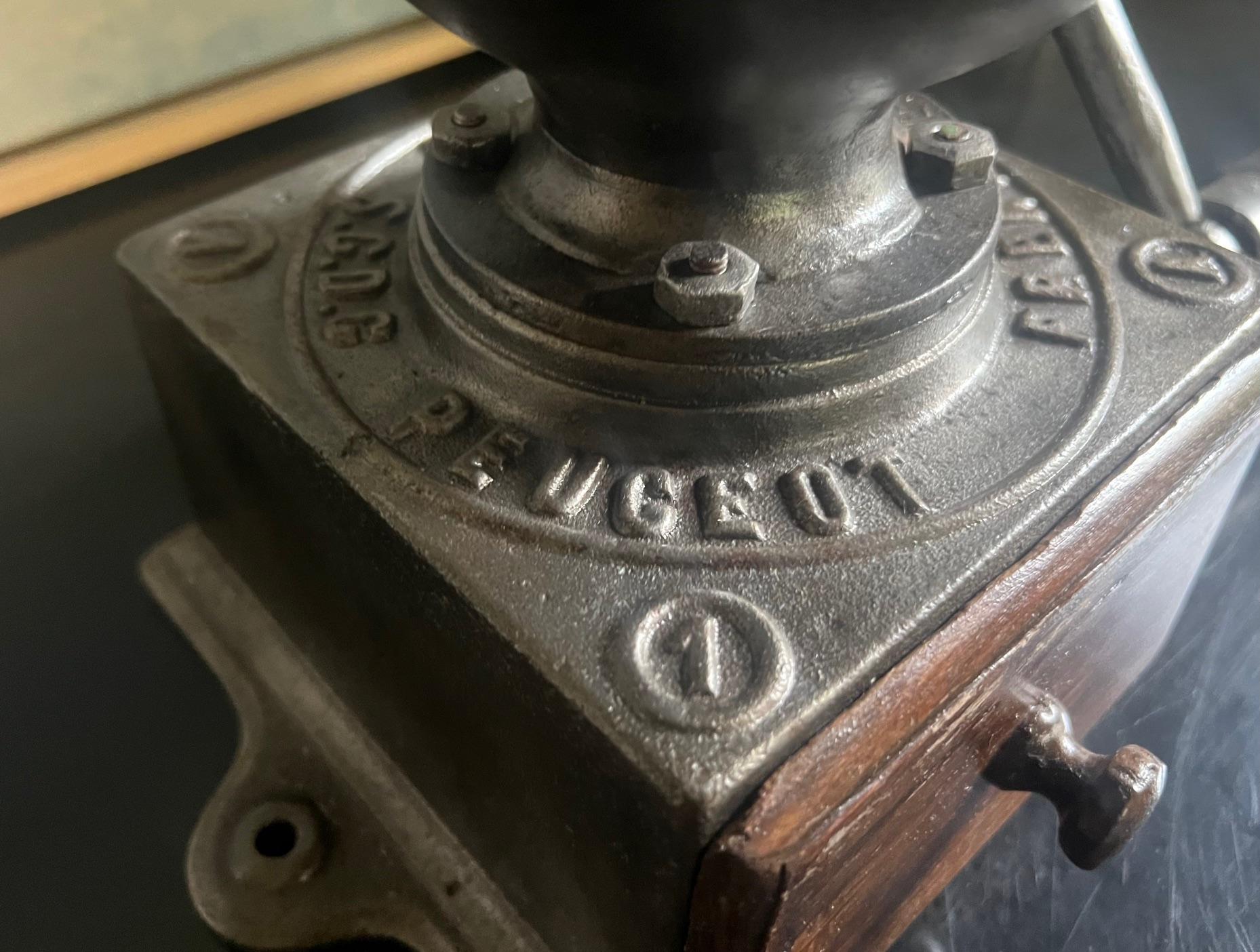 Macinacaffè Peugeot Freres in ghisa, anni 1880 in vendita 4