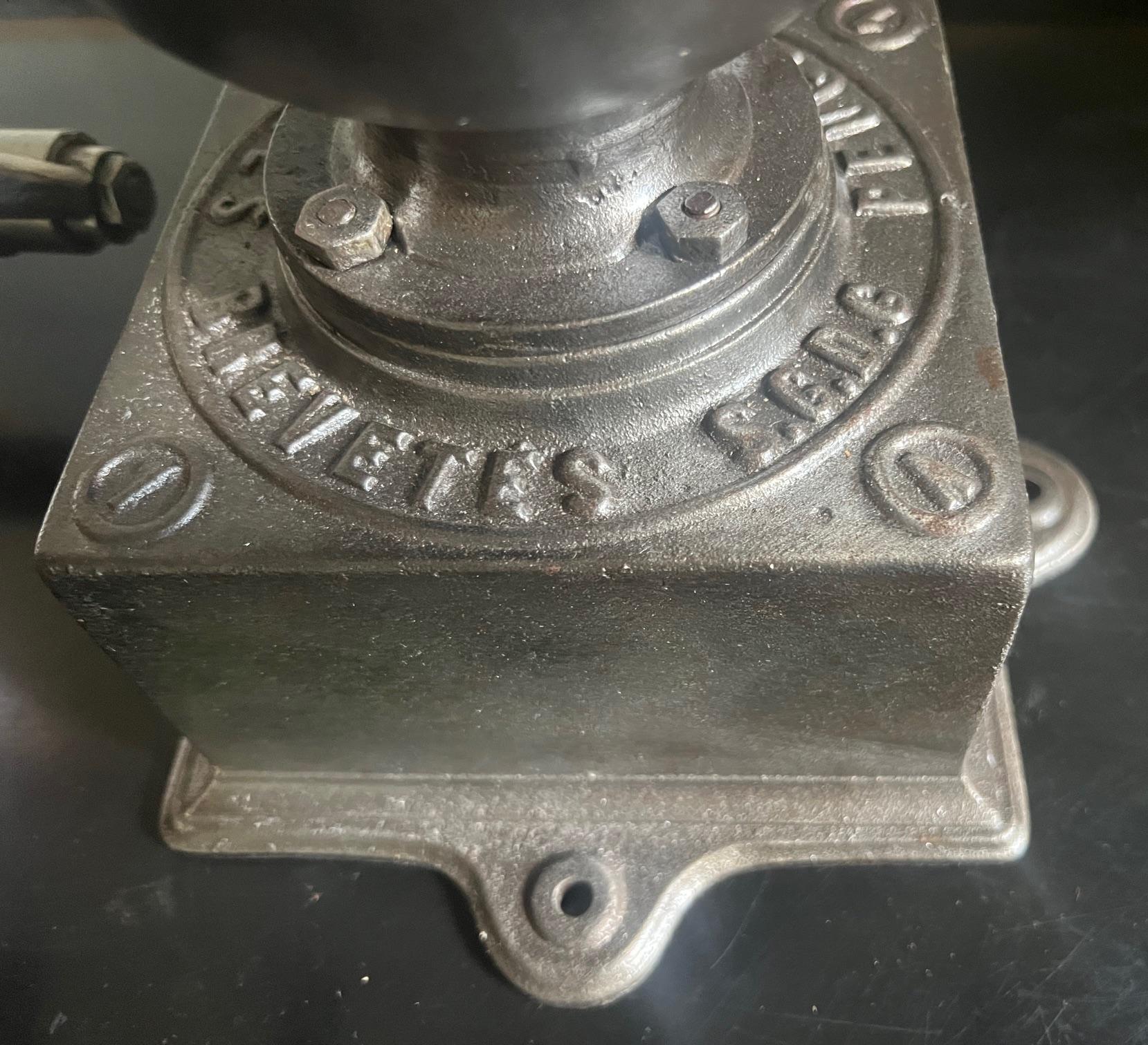 Macinacaffè Peugeot Freres in ghisa, anni 1880 in vendita 7