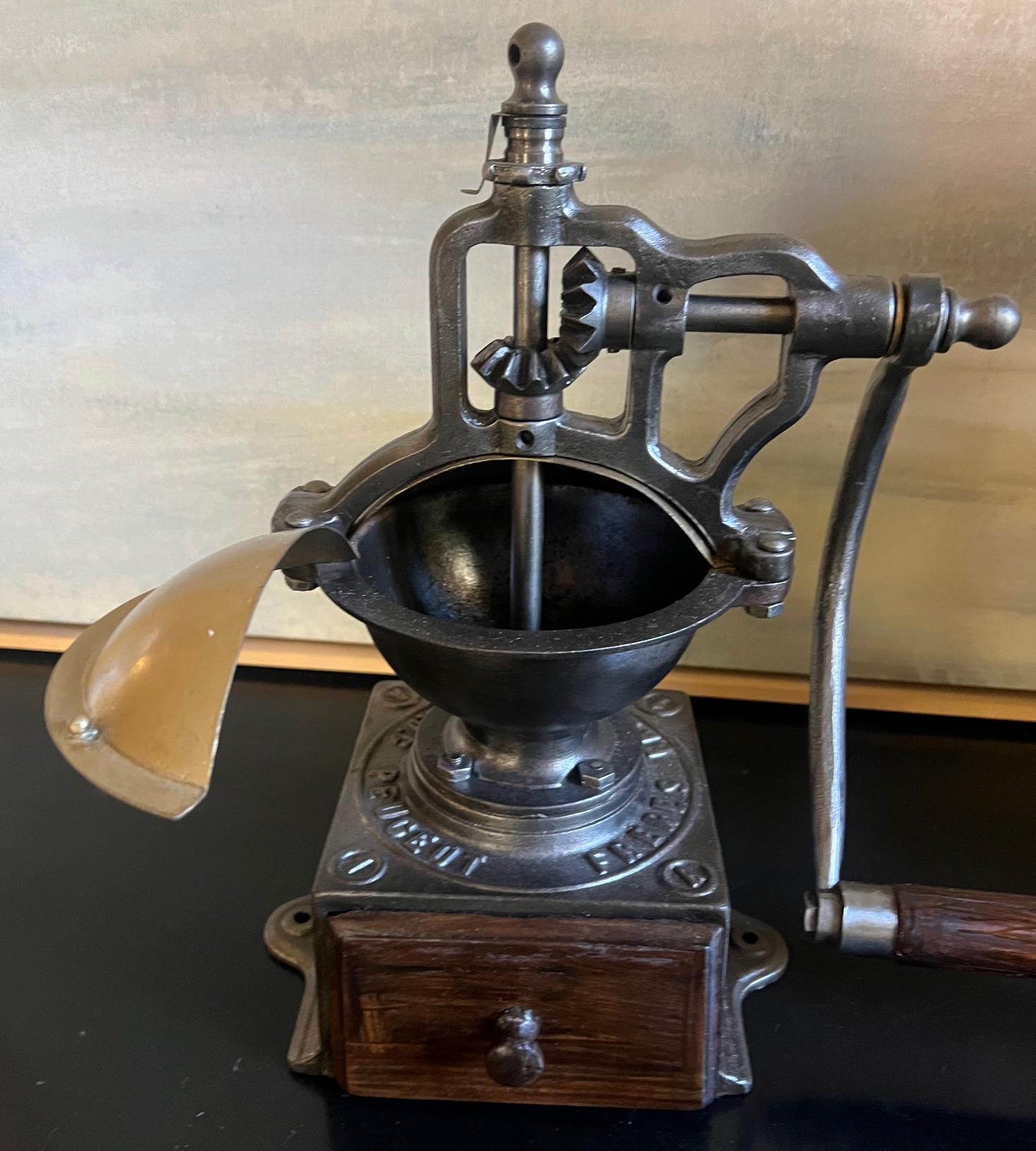 Calco Macinacaffè Peugeot Freres in ghisa, anni 1880 in vendita