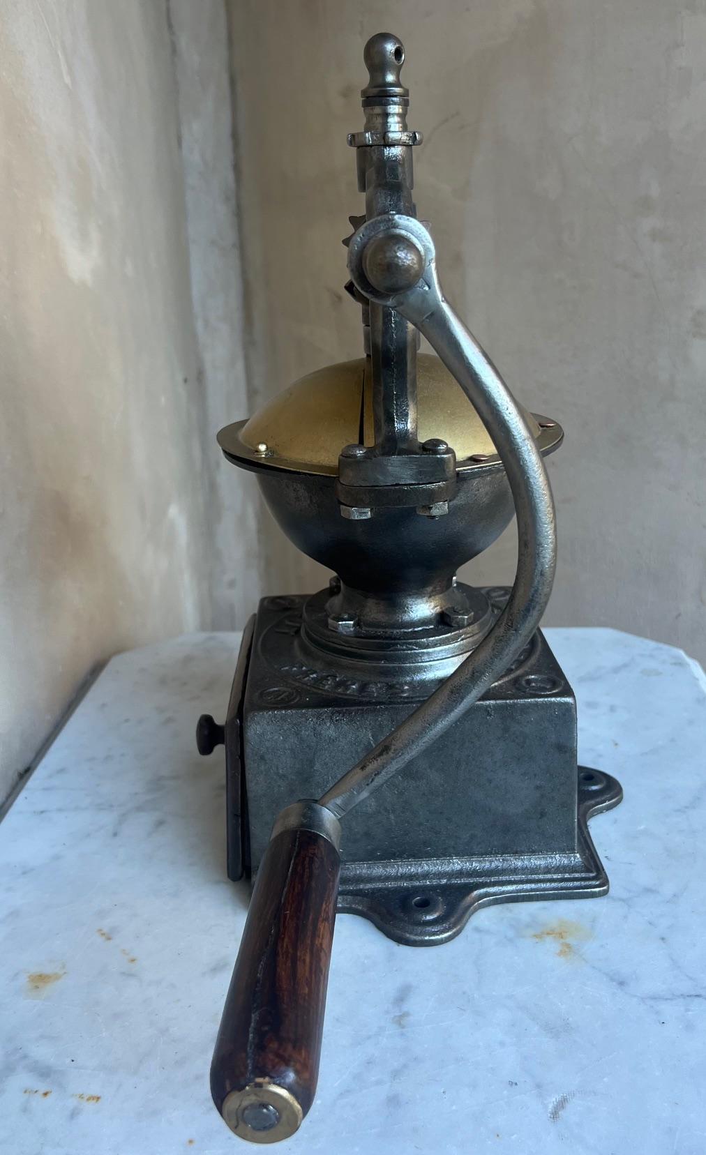 XIX secolo Macinacaffè Peugeot Freres in ghisa, anni 1880 in vendita