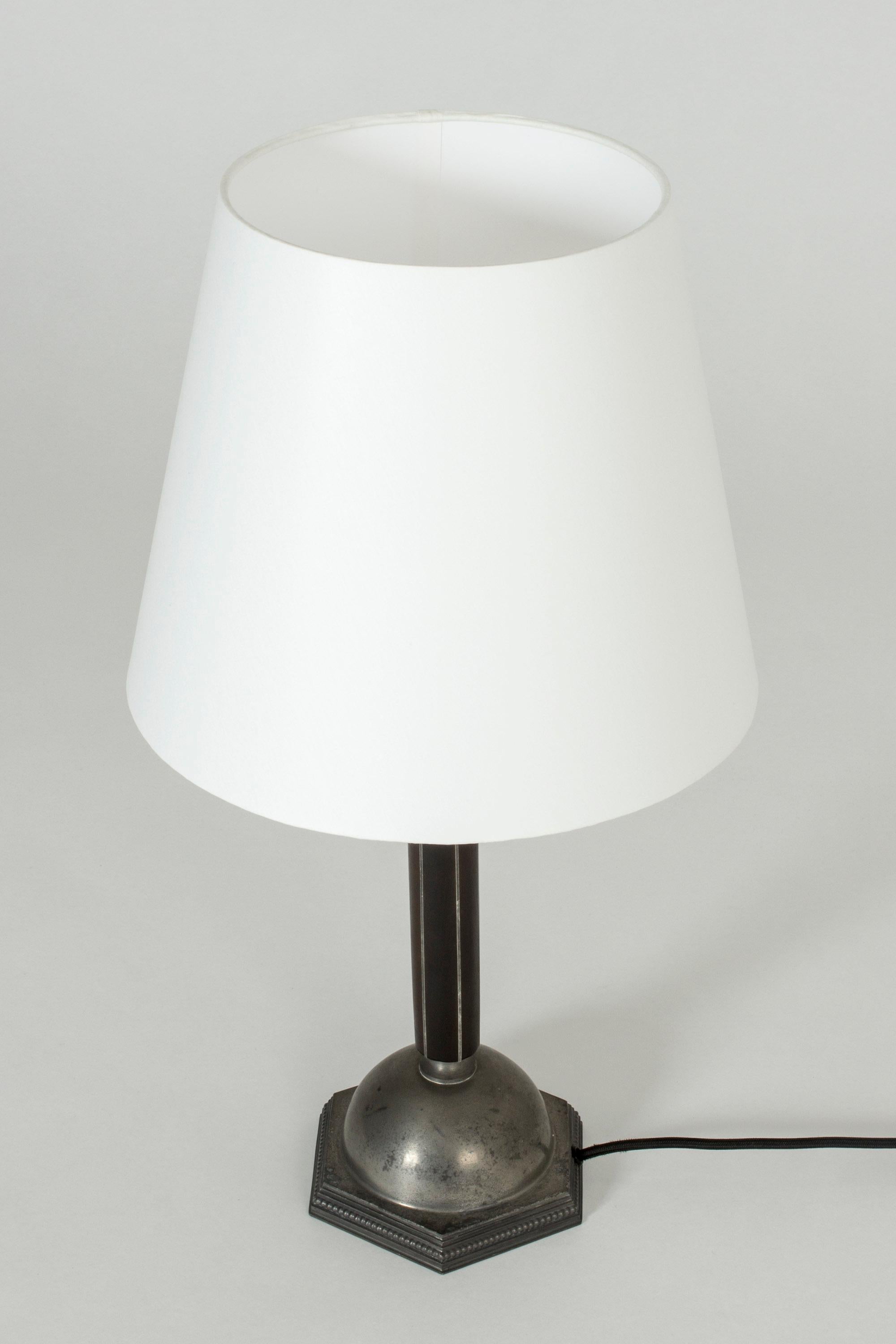Elegant table lamp from C. G. Hallberg, made from pewter and ebony in the handle. Nicely decorated with geometric lines.